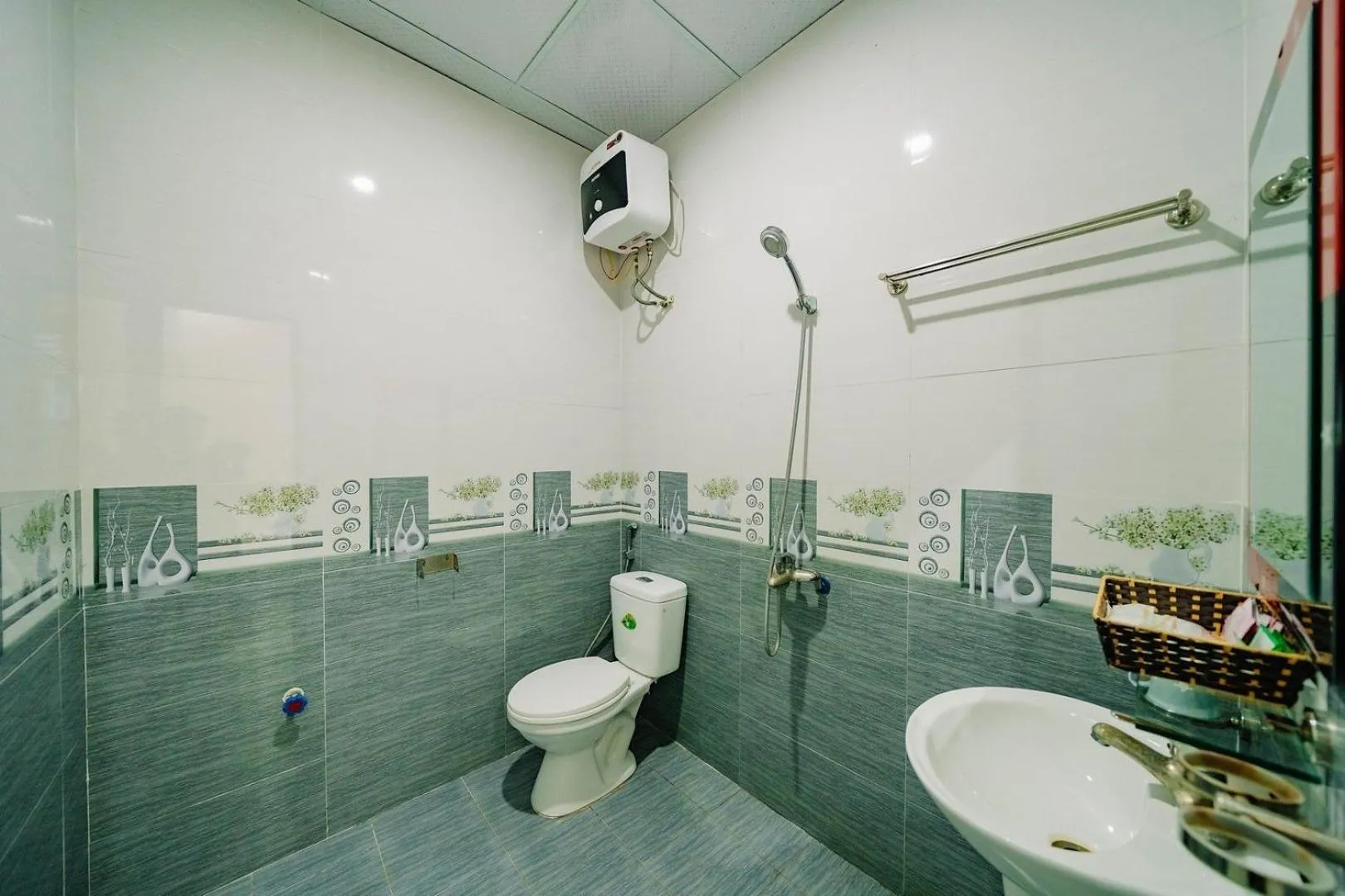 Lang Chai Metrpolis Cat Ba Hotel and Restaurant