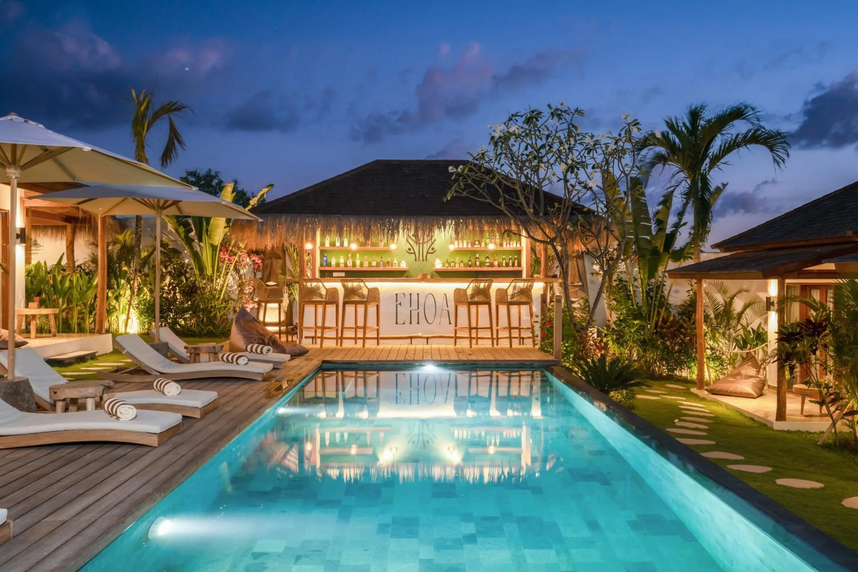 Lounge or bar in EHOA NYANYI BEACH Boutique Hotel - In front of entrance to NUANU