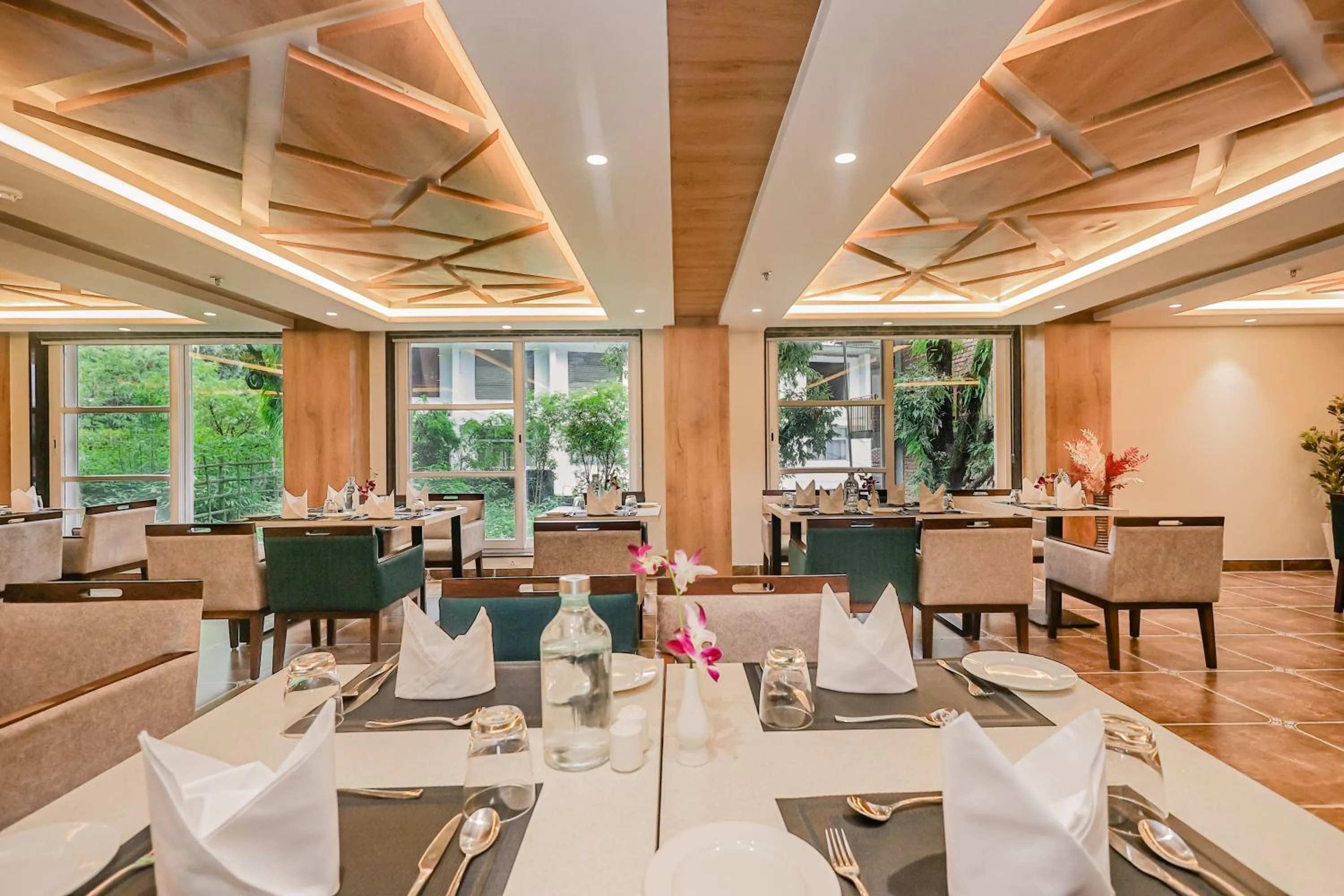 Living room in Regenta Inn Luxinna Heights Mcleodganj