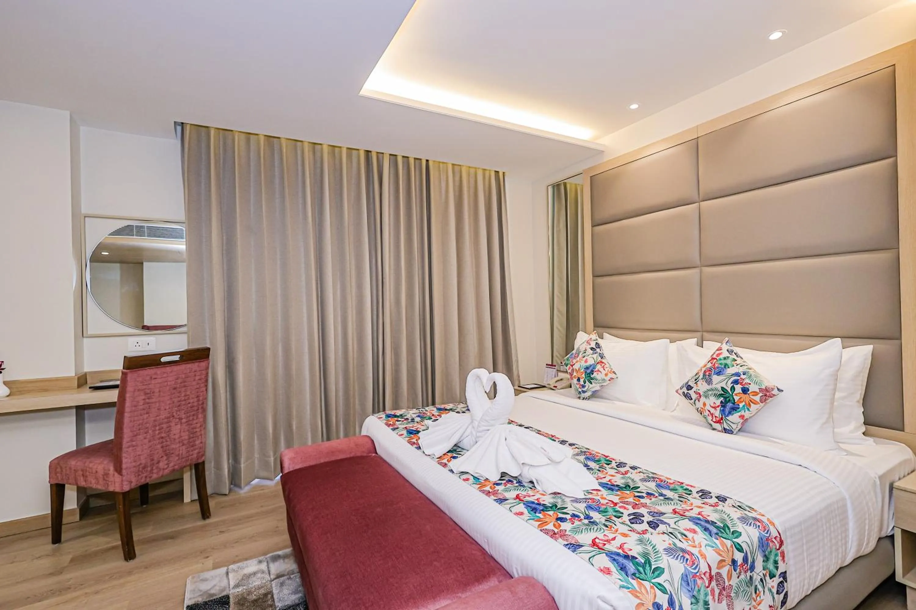 Seating area, Bed in Regenta Inn Luxinna Heights Mcleodganj