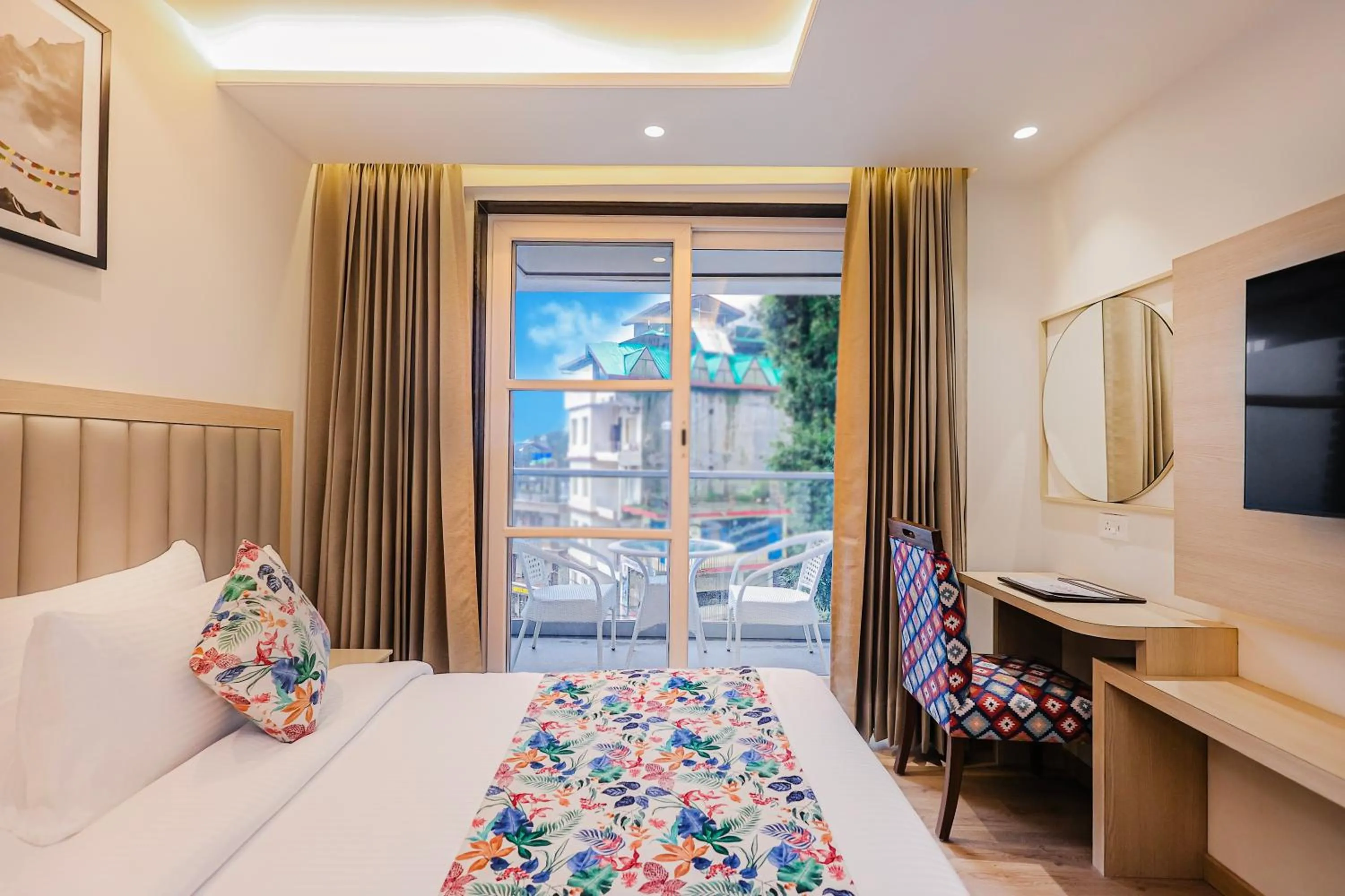 Balcony/Terrace, Bed in Regenta Inn Luxinna Heights Mcleodganj