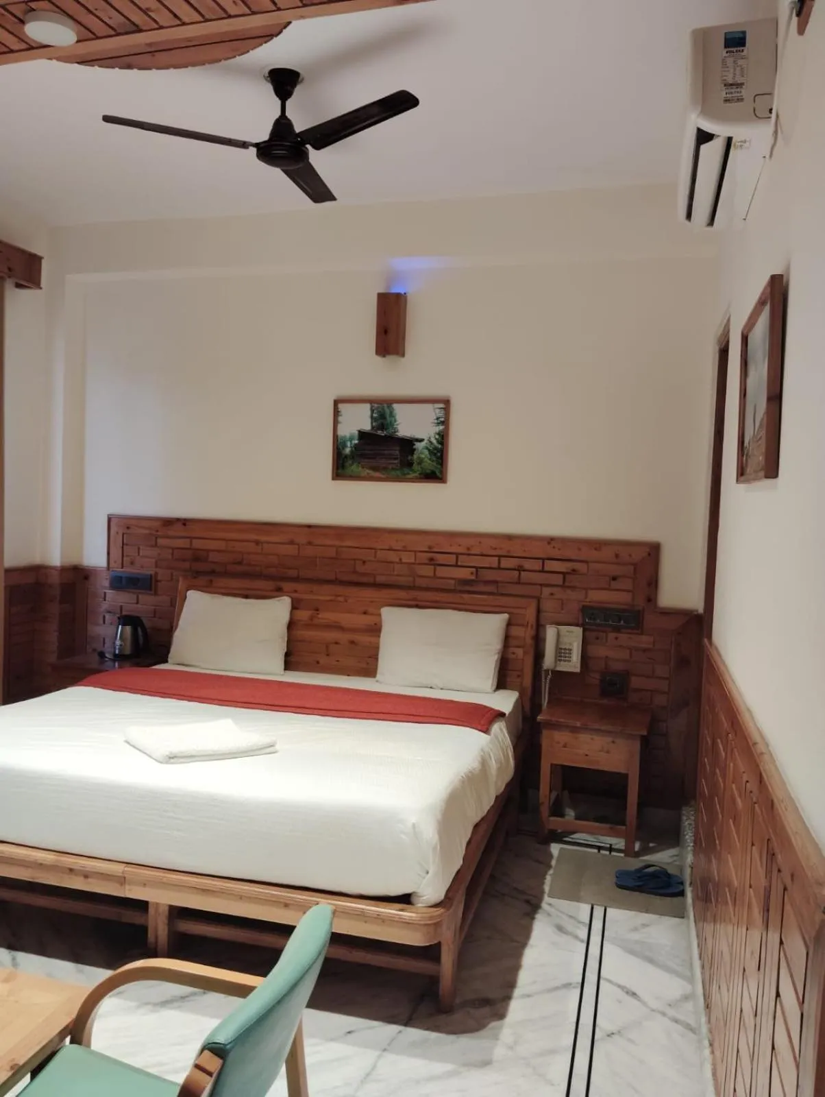 Bedroom, Bed in Hotel CM Palace - Pure Vegetarian