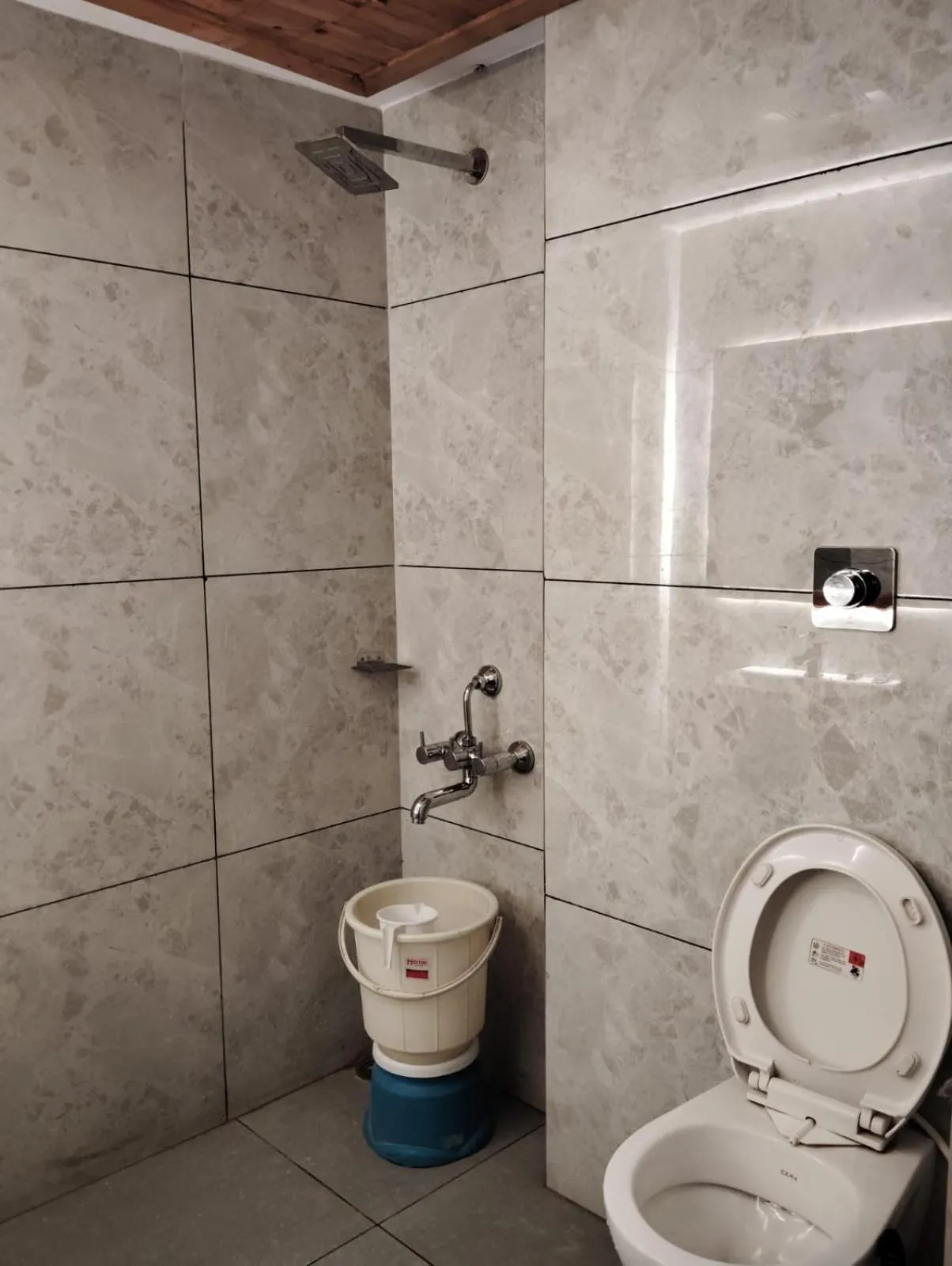 Shower in Hotel CM Palace - Pure Vegetarian