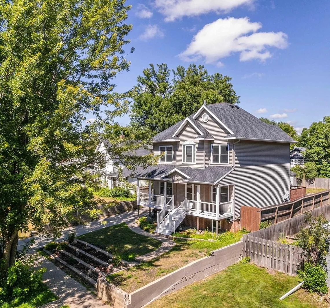 Property building in Grand Palace