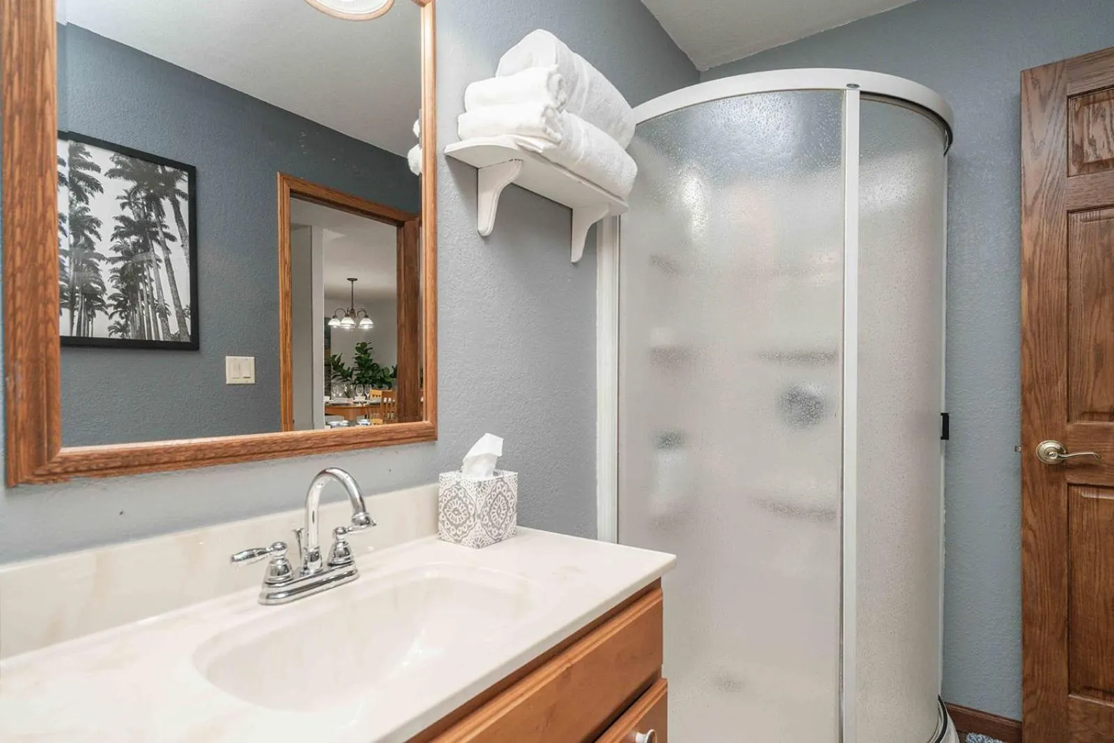 Shower in Grand Palace