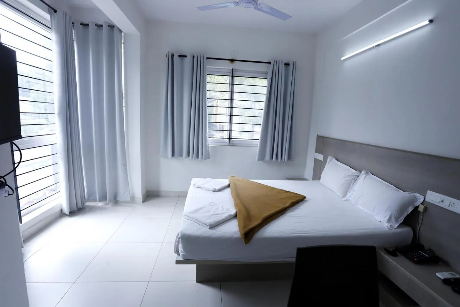 Bed in Hotel Gurudev Residency