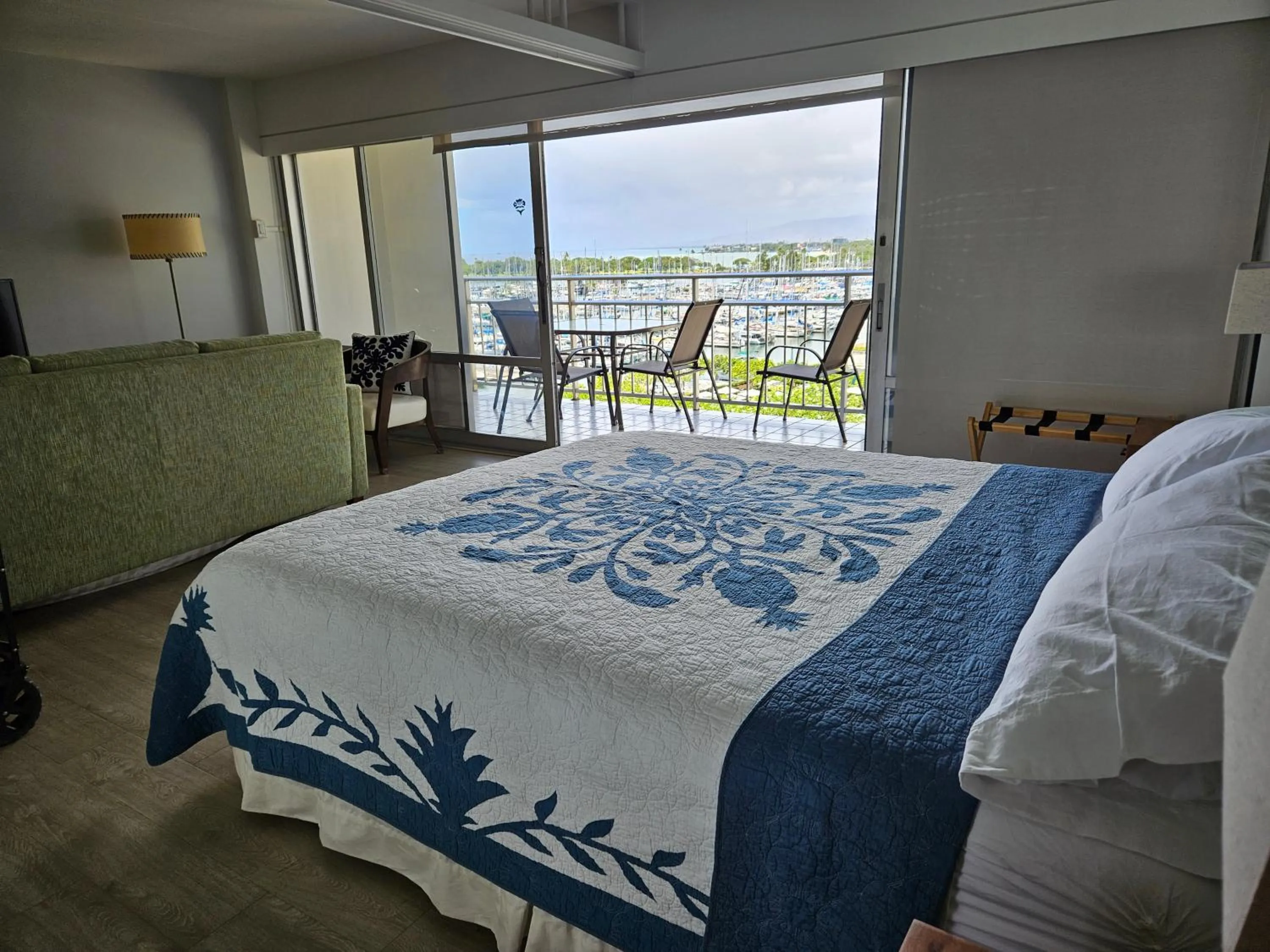 Bed in Ilikai Hotel Condo with Kitchen and Ocean View