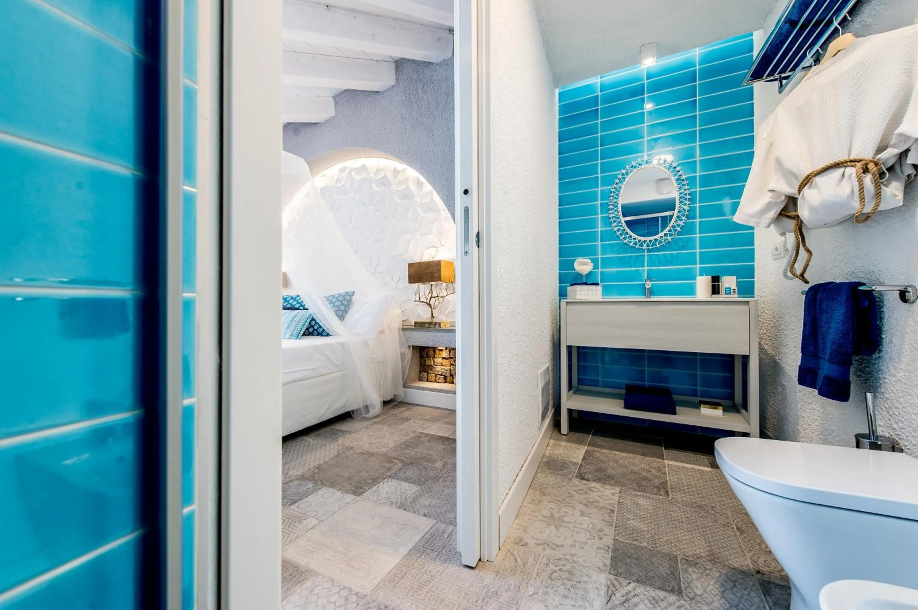 Toilet, Bed in CapoBlu Hotel