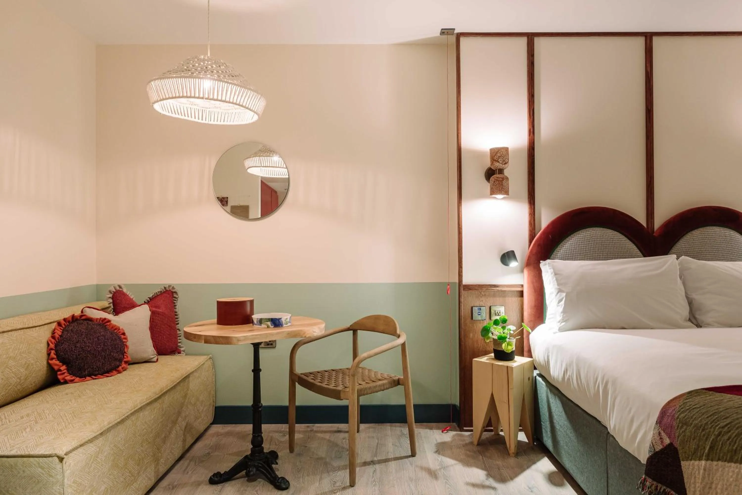 Bedroom, Bed in room2 Belfast Hometel