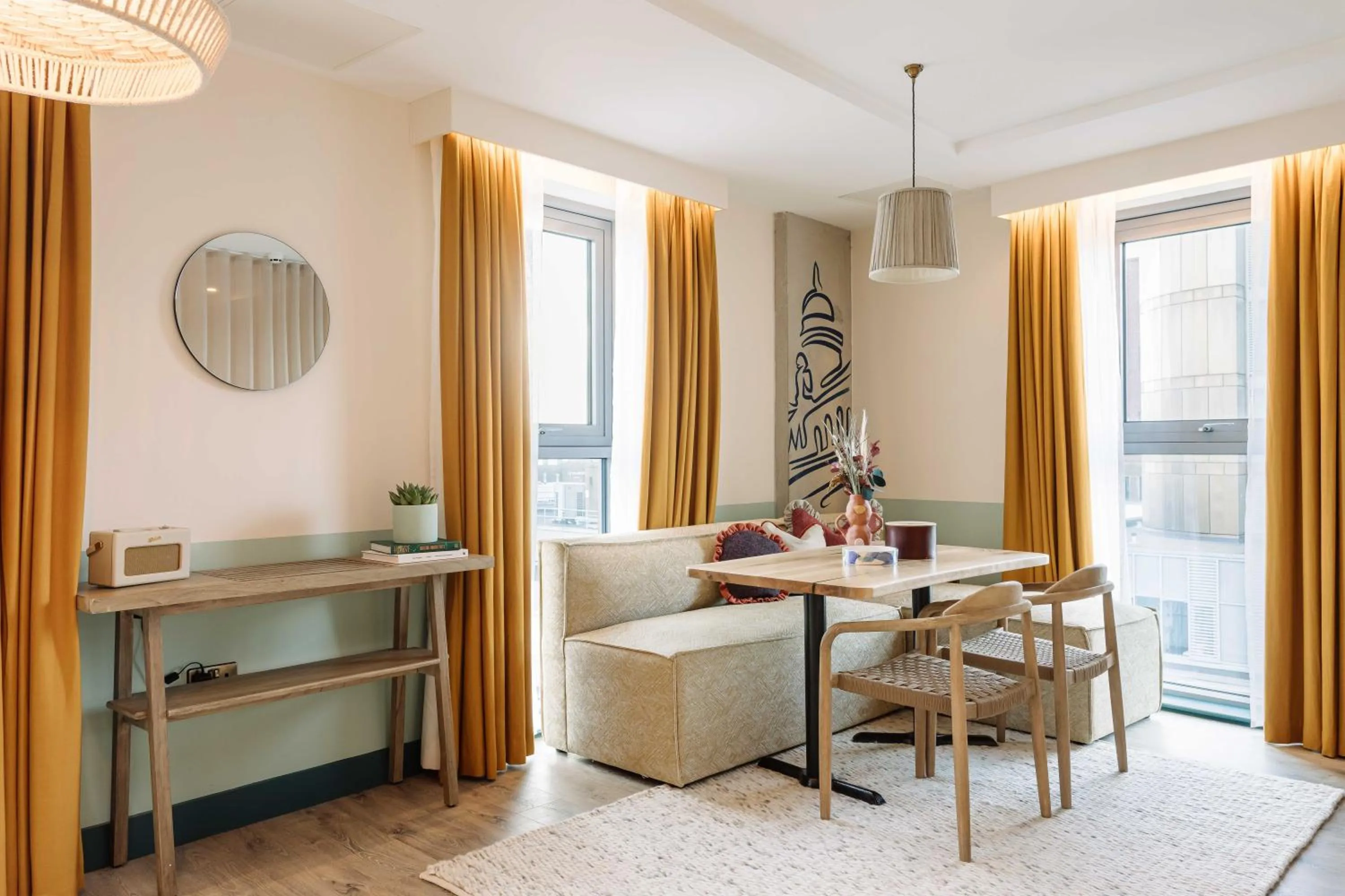 Seating area in room2 Belfast Hometel