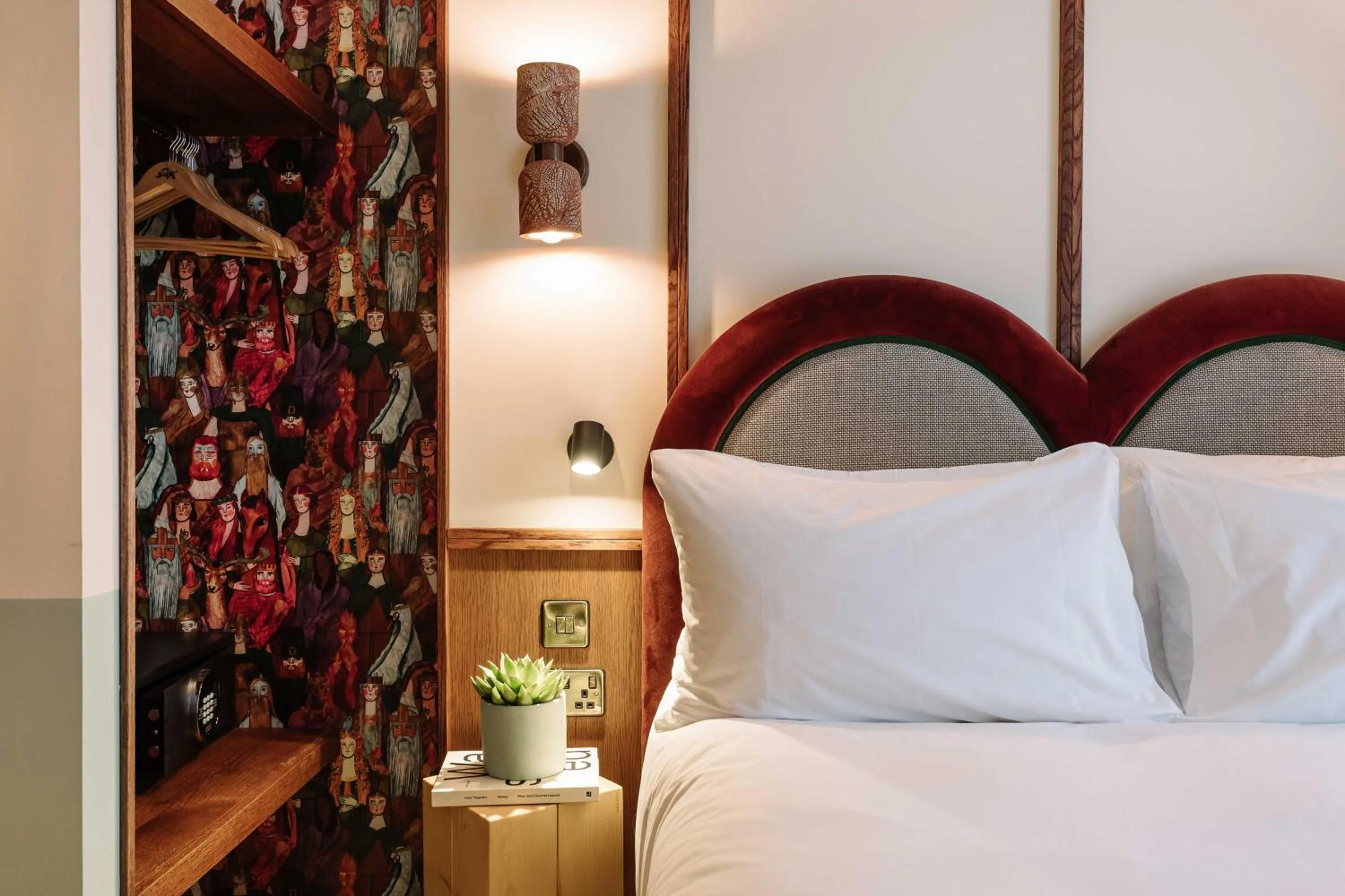 Bed in room2 Belfast Hometel