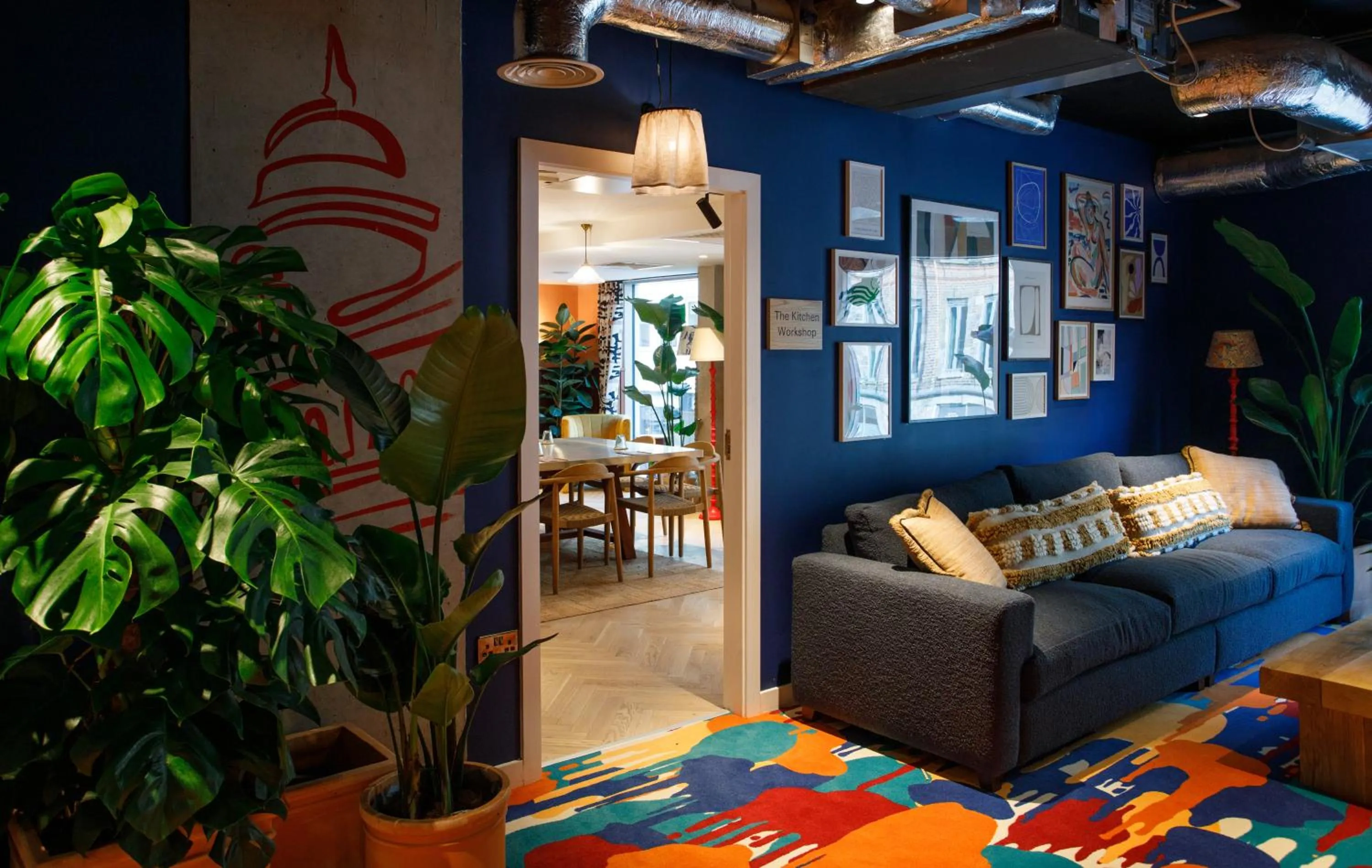 Seating area in room2 Belfast Hometel