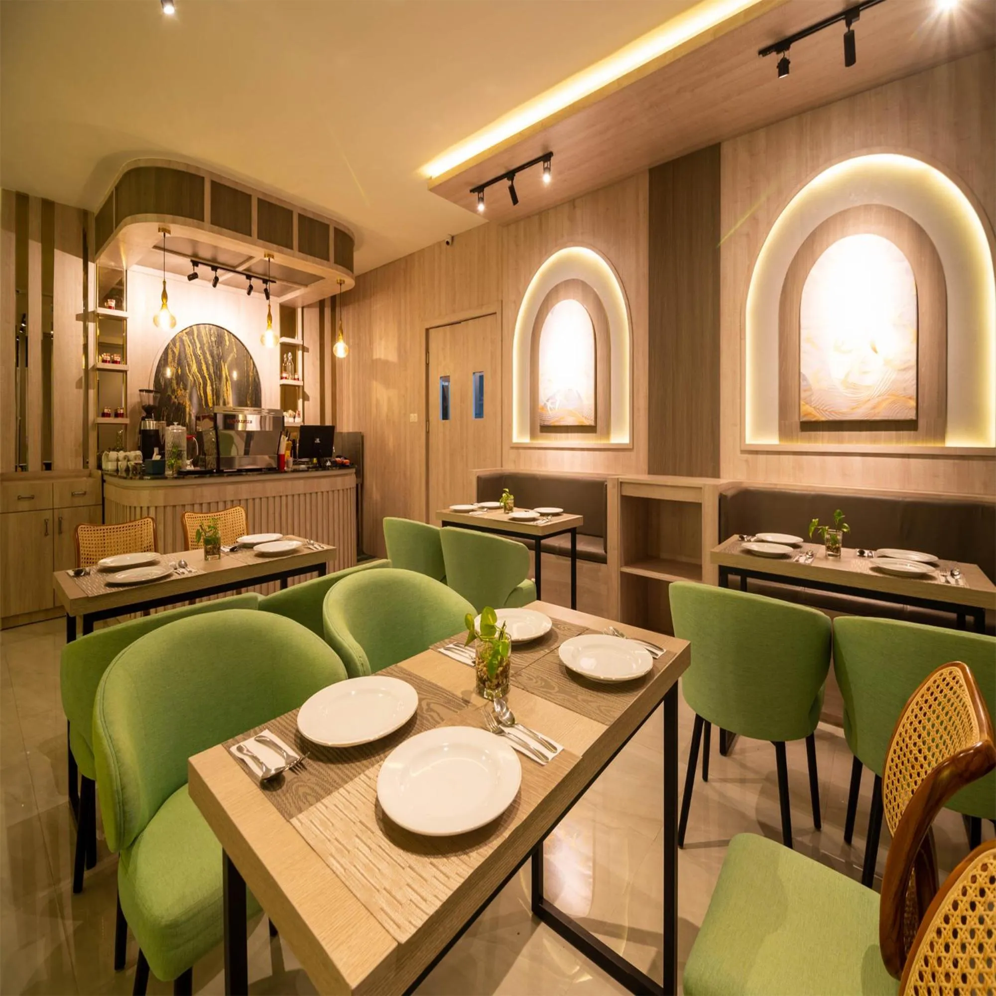 Restaurant/places to eat in Yulia Hotel Managed by HIG