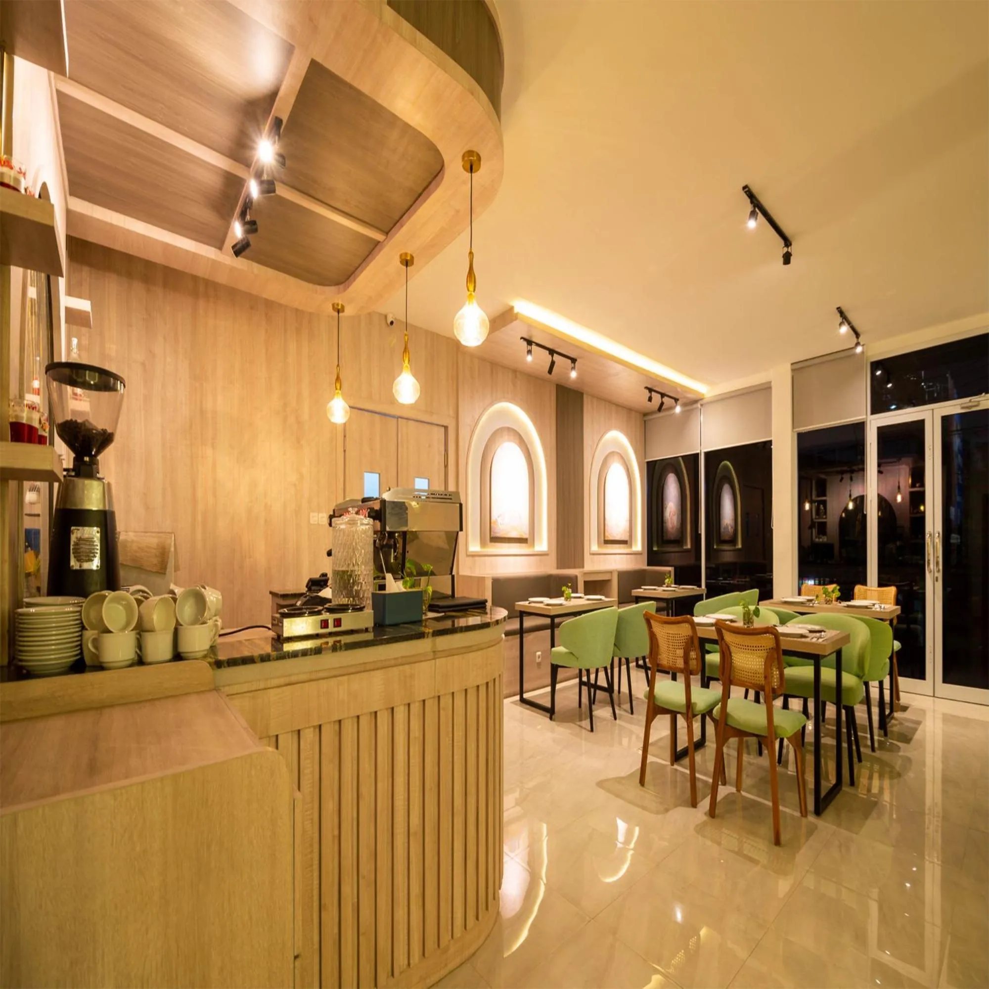 Restaurant/places to eat in Yulia Hotel Managed by HIG