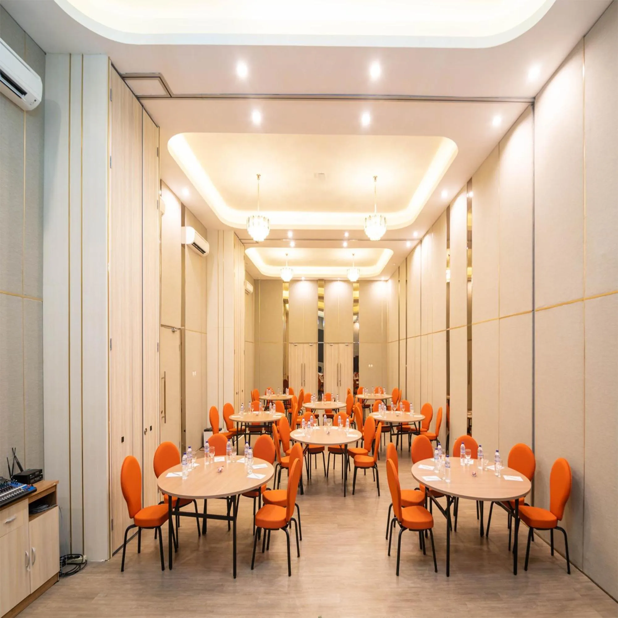 Meeting/conference room in Yulia Hotel Managed by HIG