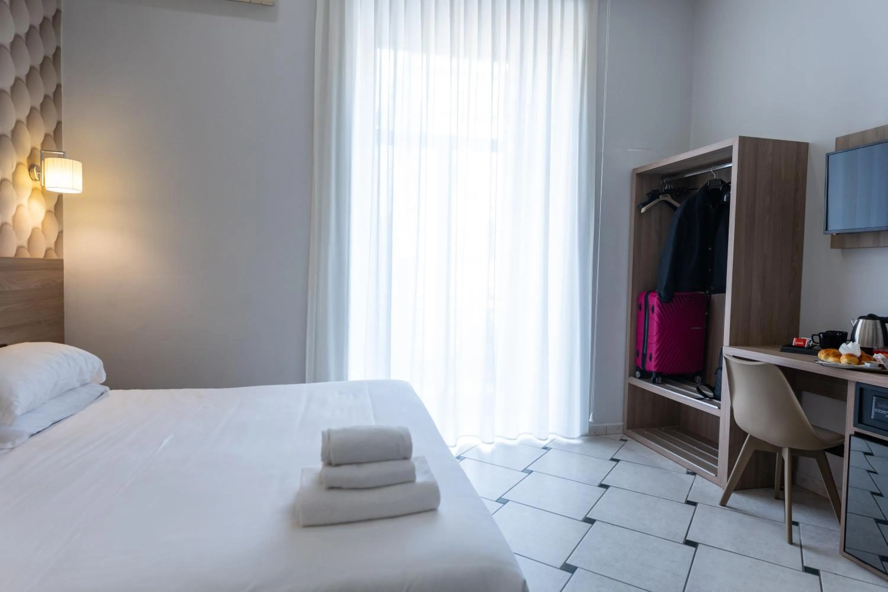 Bedroom, Bed in Napoli Forever