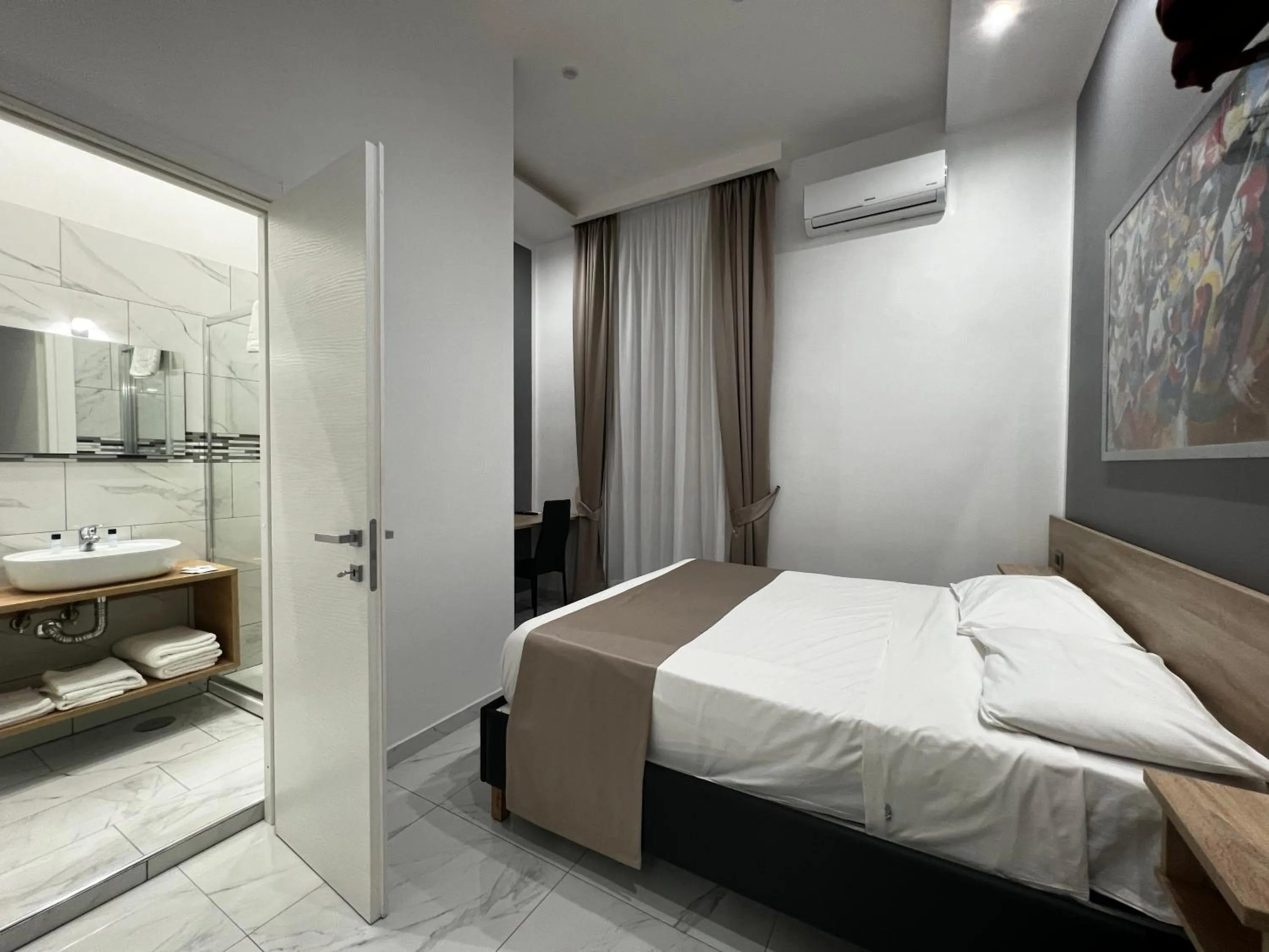 Bedroom, Bed in Napoli Forever