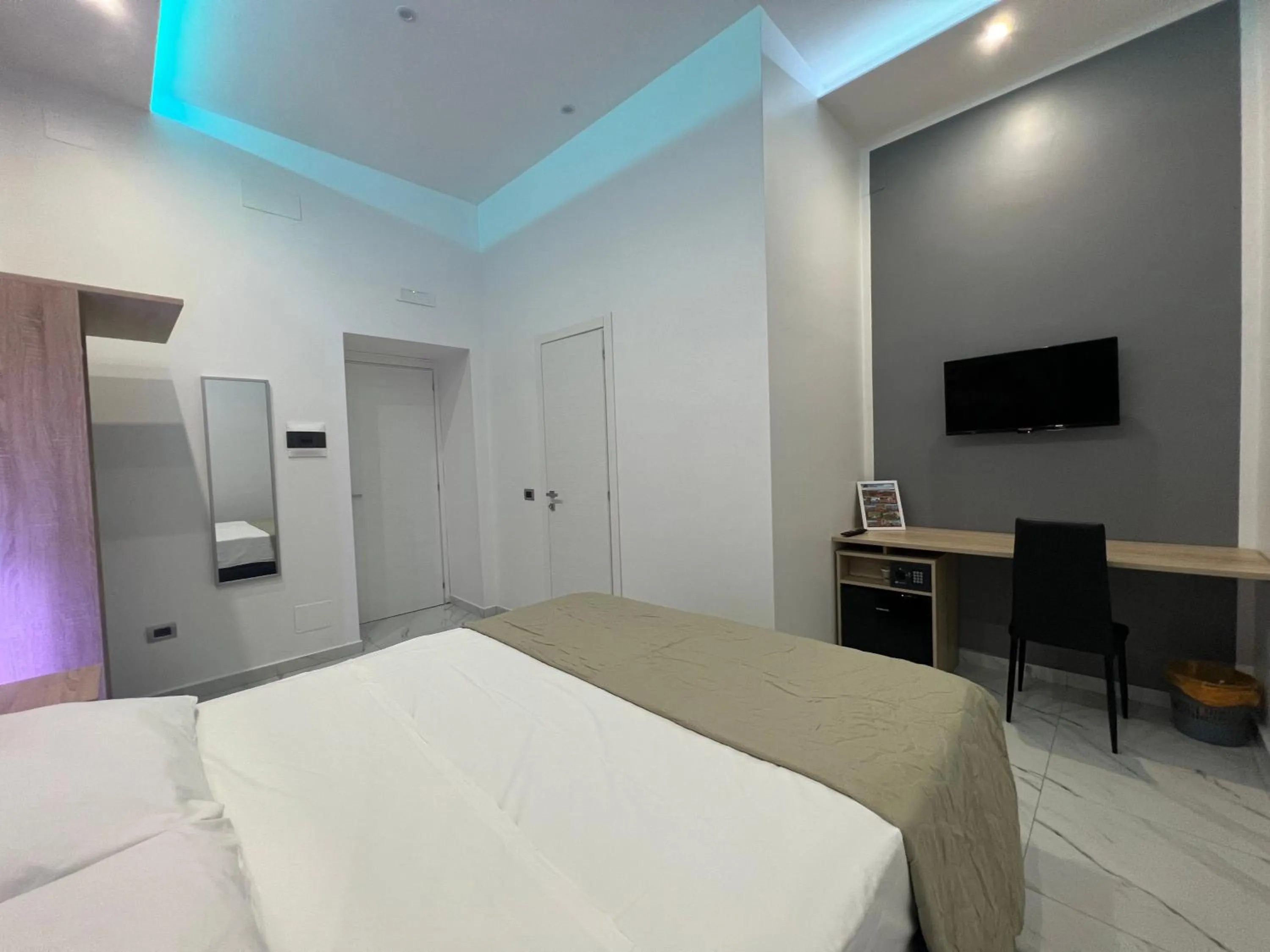 TV and multimedia, Bed in Napoli Forever