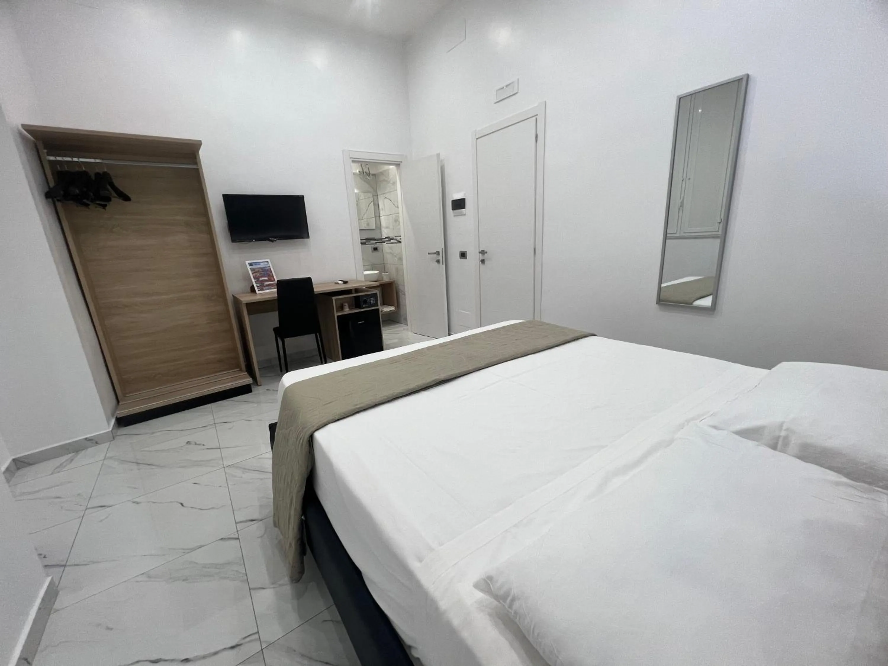 Bedroom, Bed in Napoli Forever