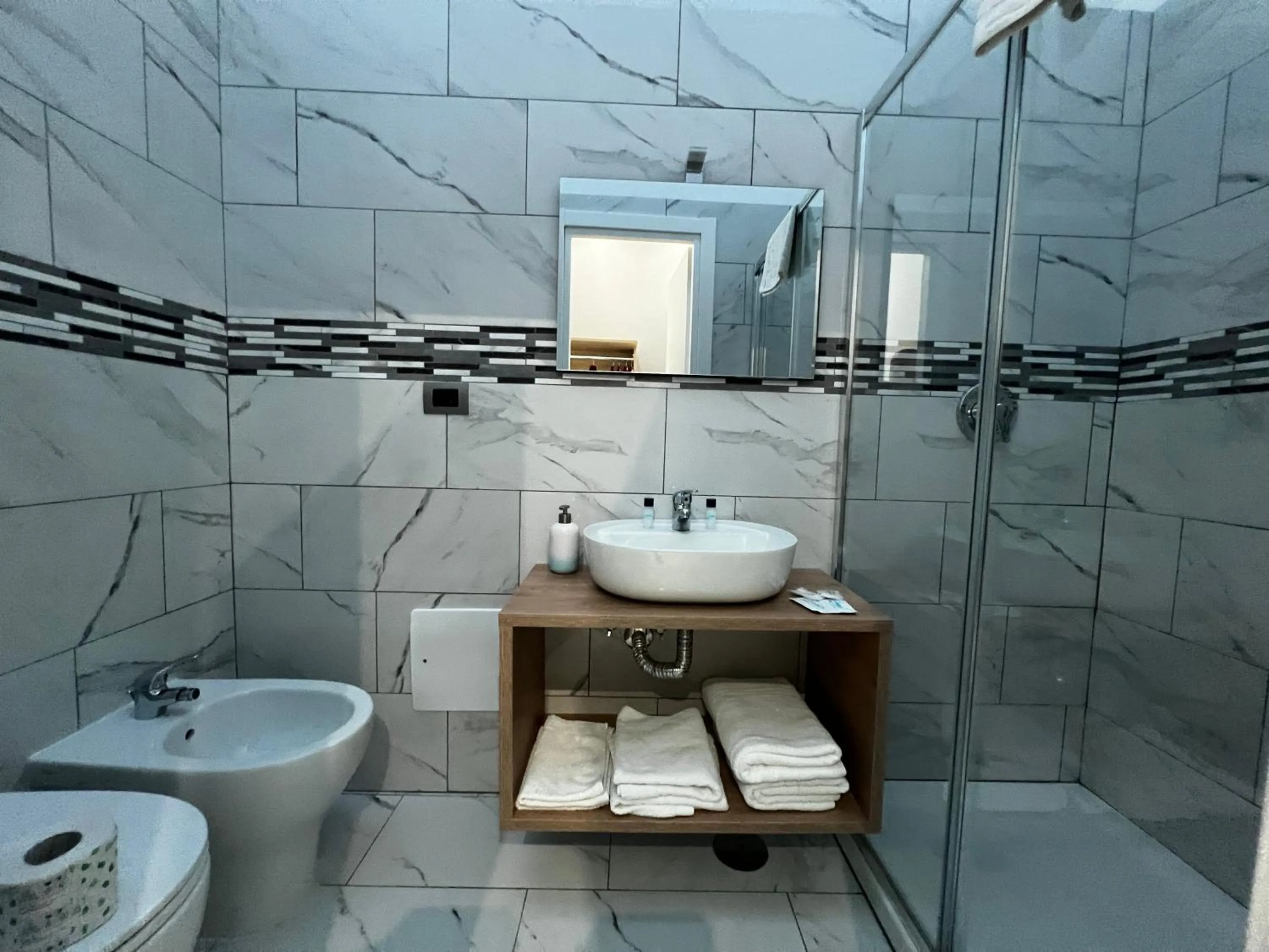 Shower in Napoli Forever