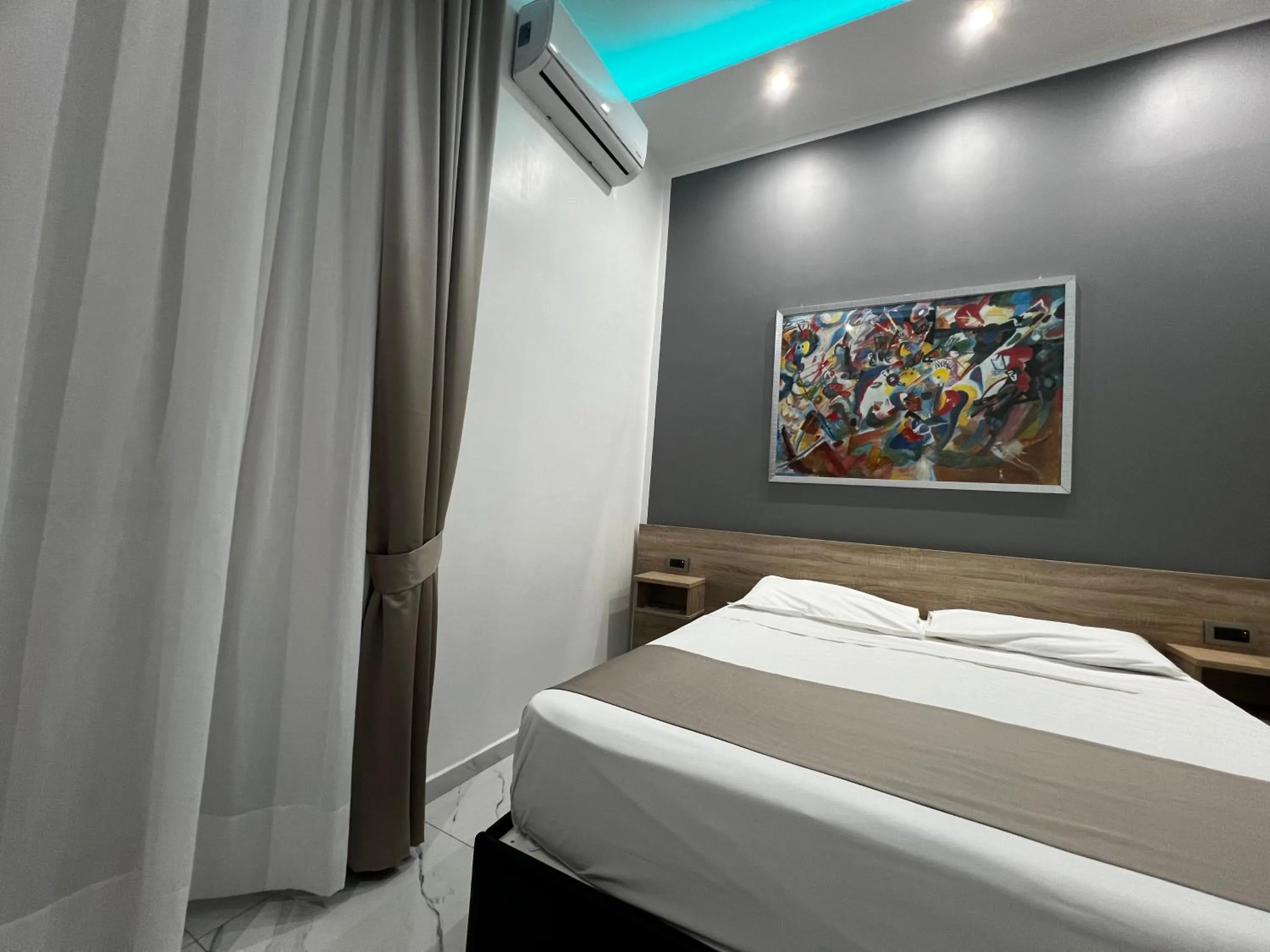 Photo of the whole room, Bed in Napoli Forever