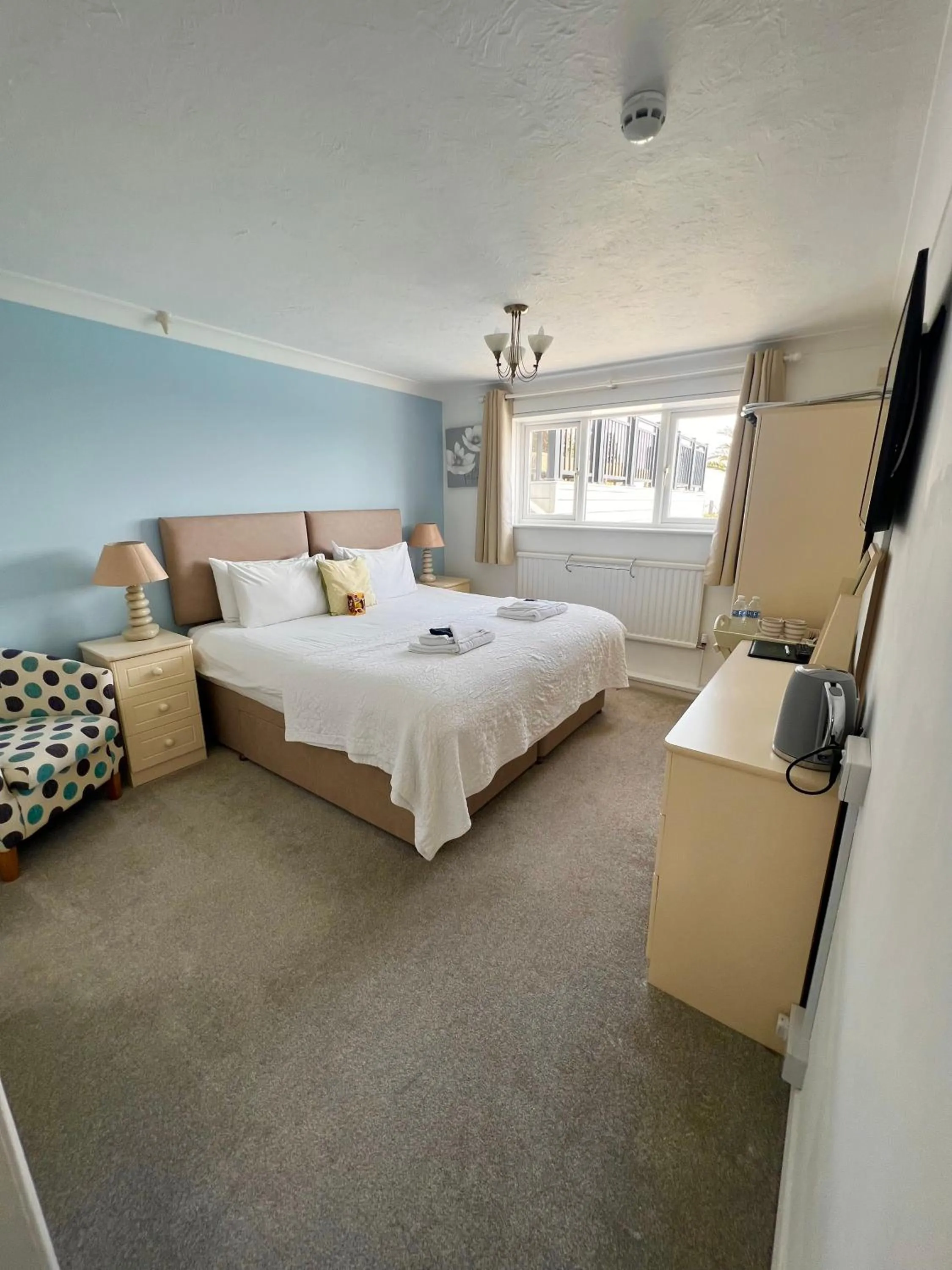 Photo of the whole room, Bed in Tremarne Hotel