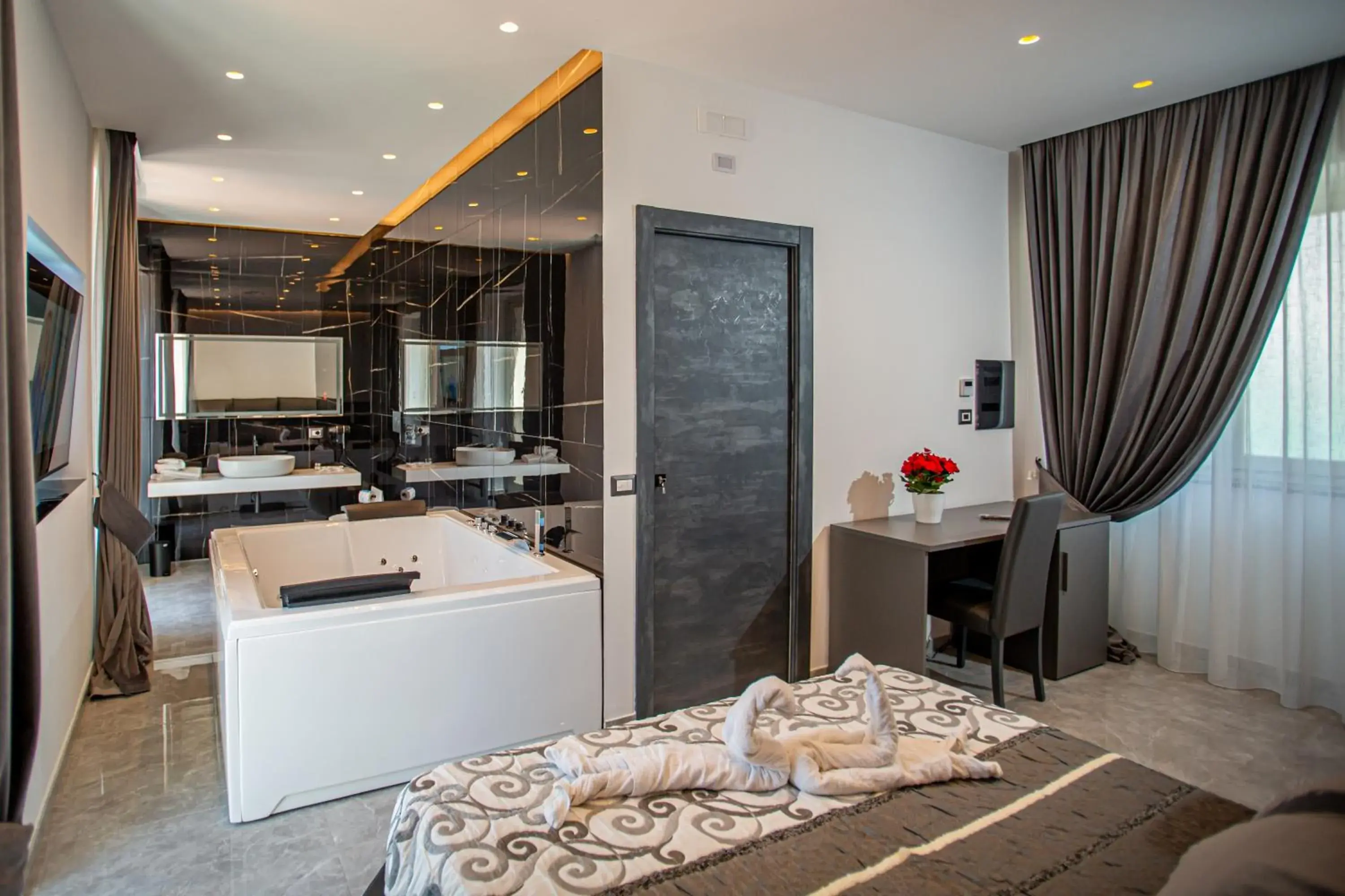 King Suite with Spa Bath in Forever Luxury Rooms King Suite with Spa Bath in Forever Luxury Rooms