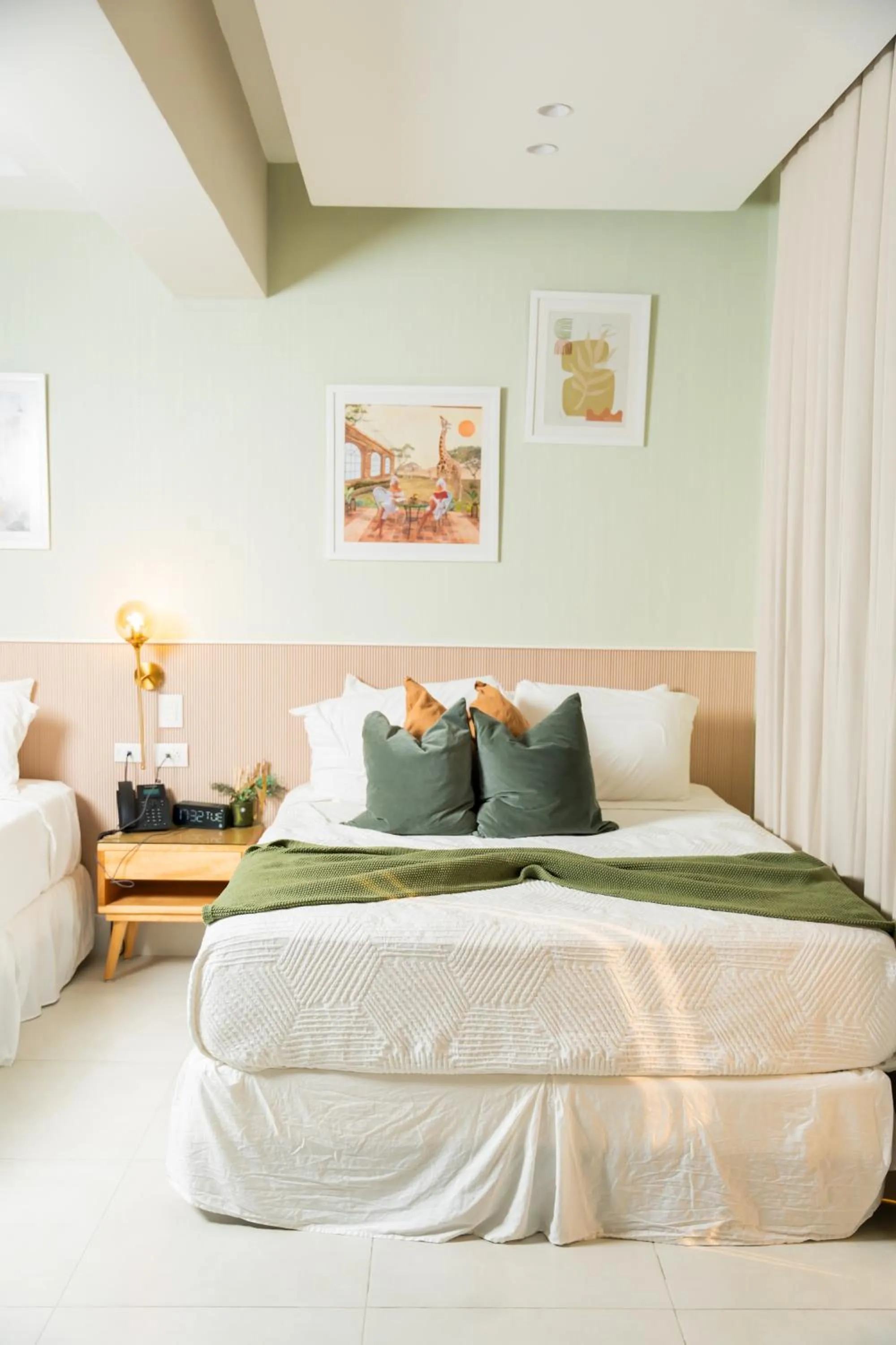 Bed in Hotel Stay Here Suites