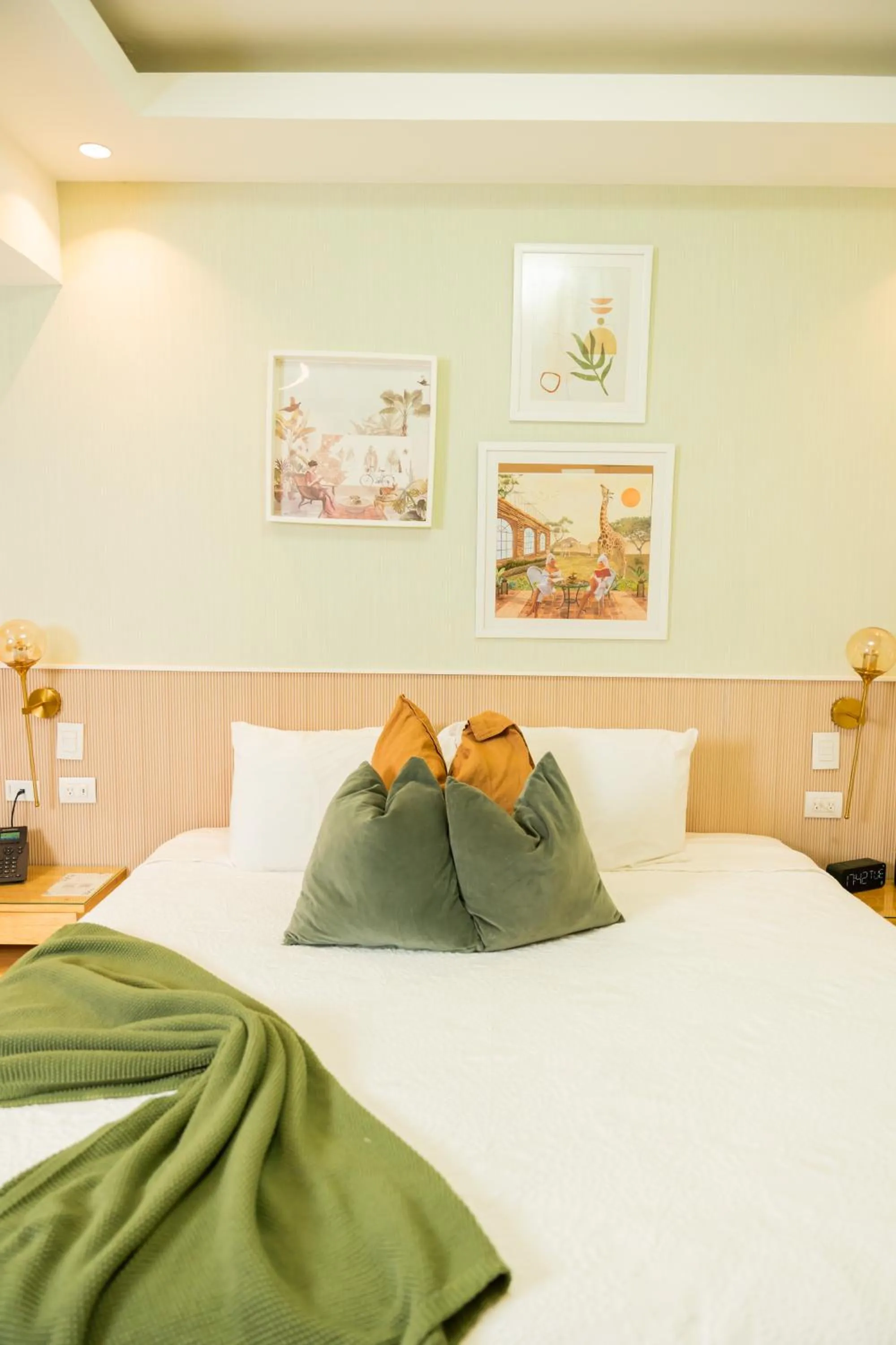 Bed in Hotel Stay Here Suites