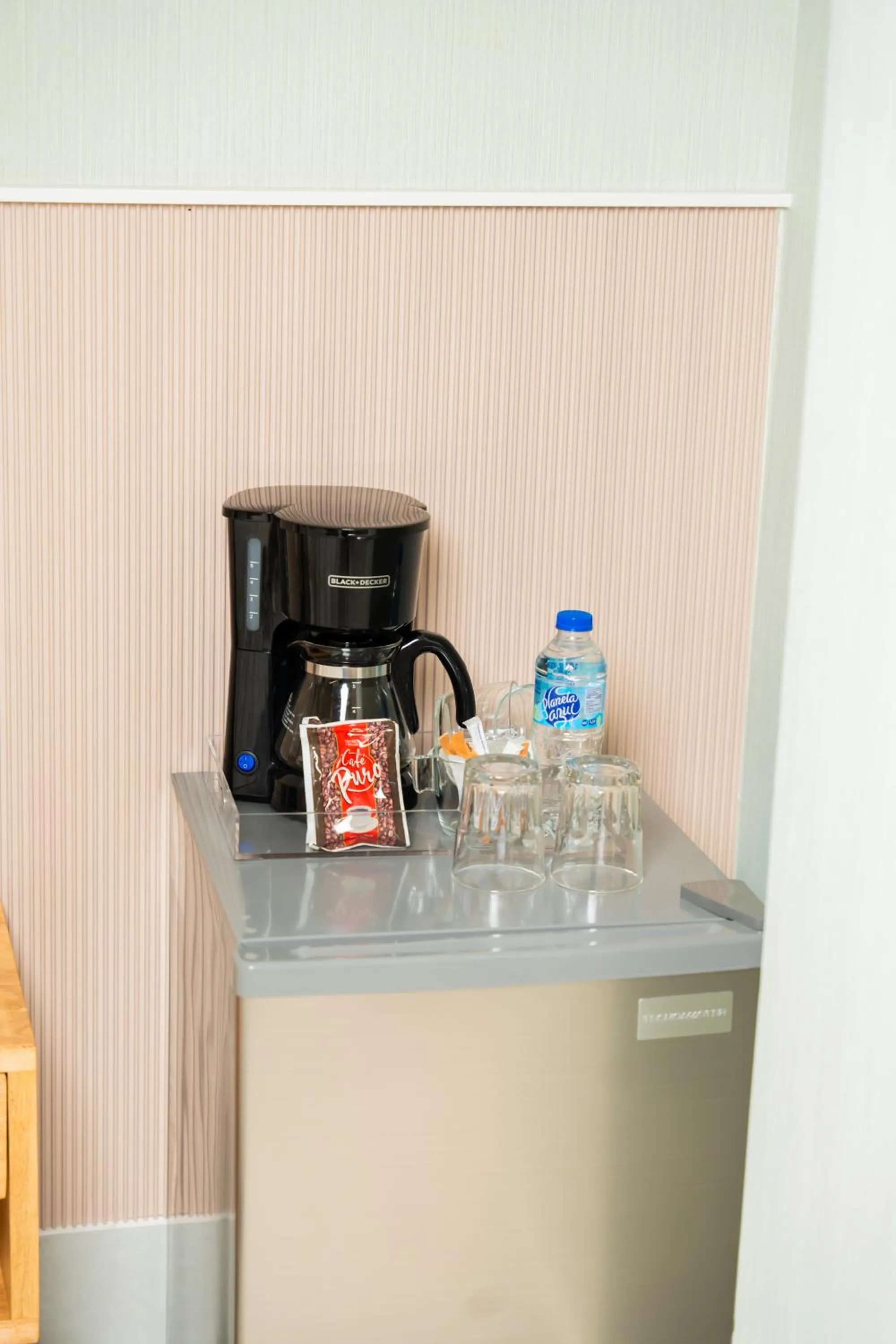 Coffee/tea facilities in Hotel Stay Here Suites