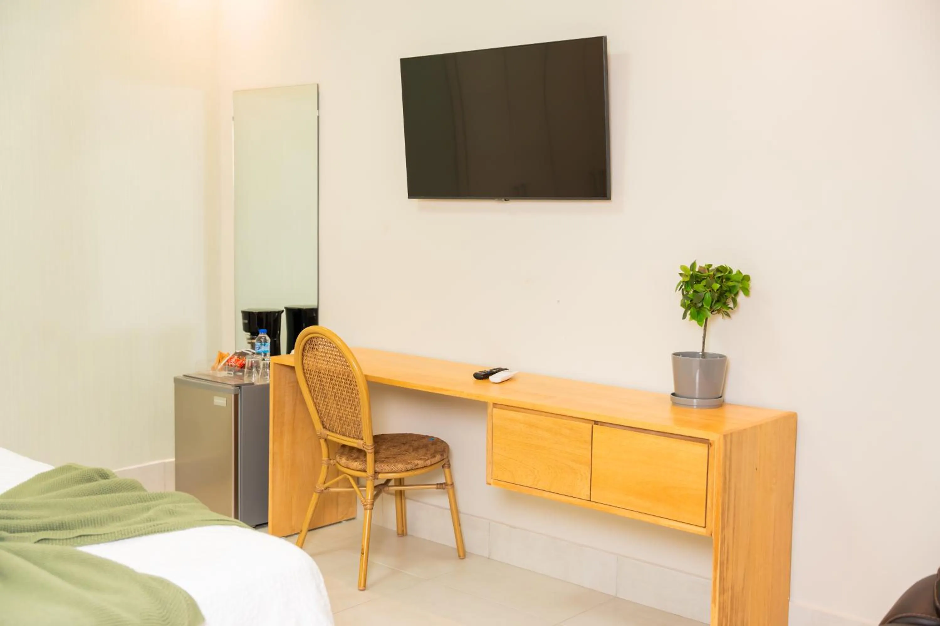 TV and multimedia, Bed in Hotel Stay Here Suites