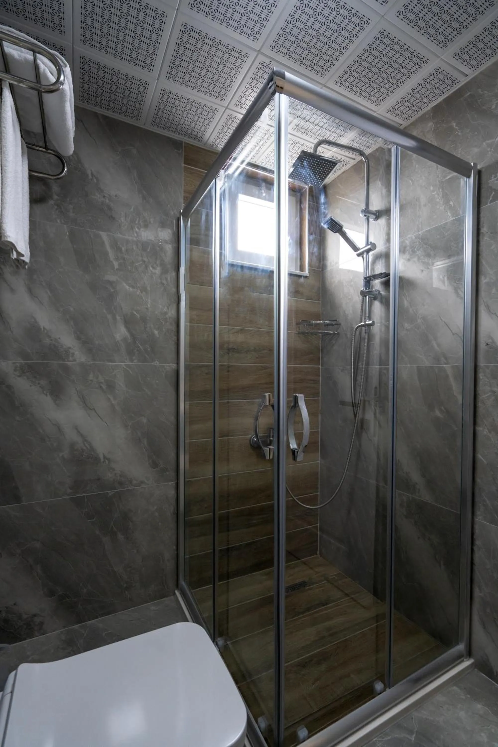 Shower in Mira Hotel Antalya