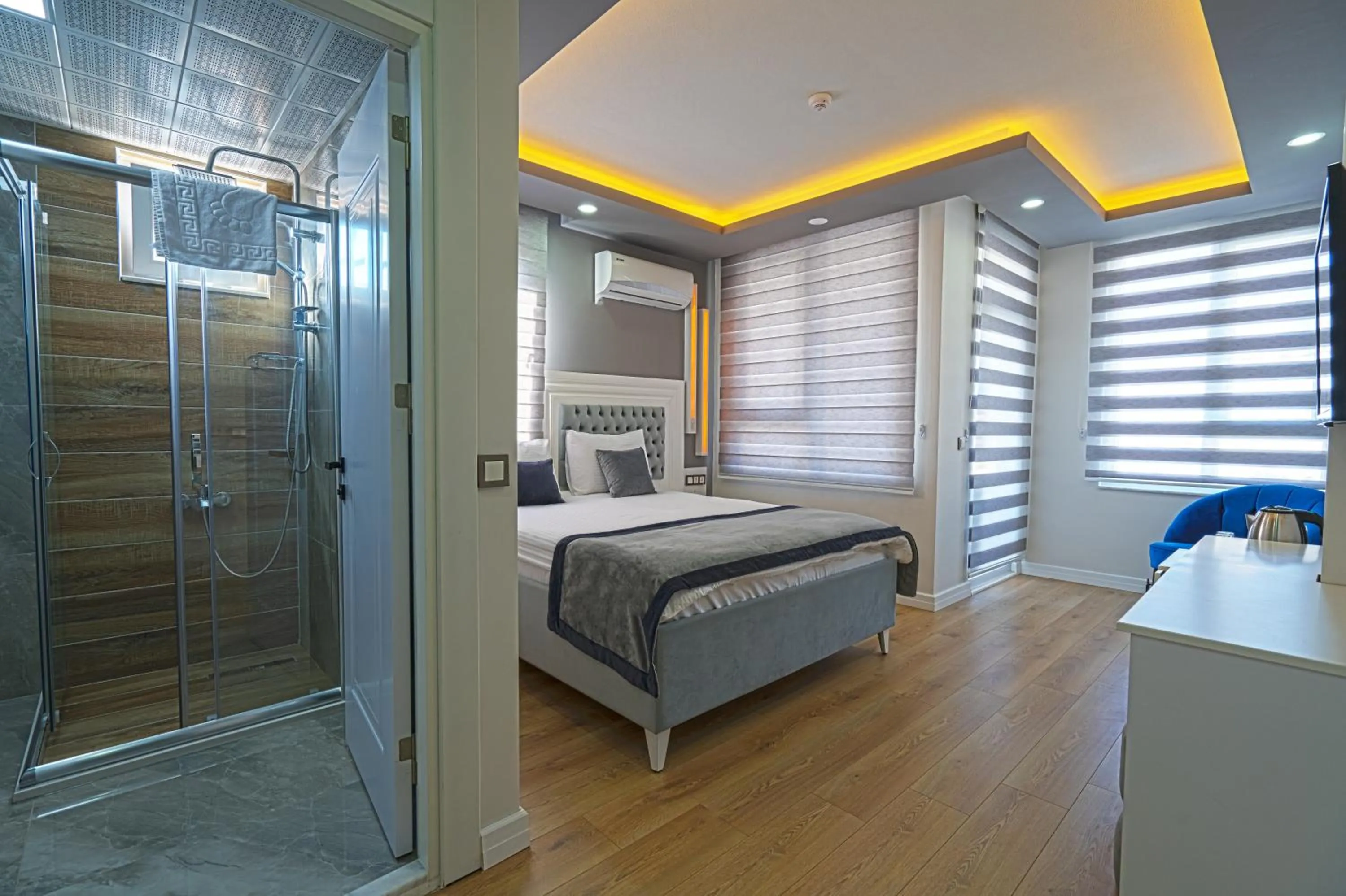 Shower, Bed in Mira Hotel Antalya