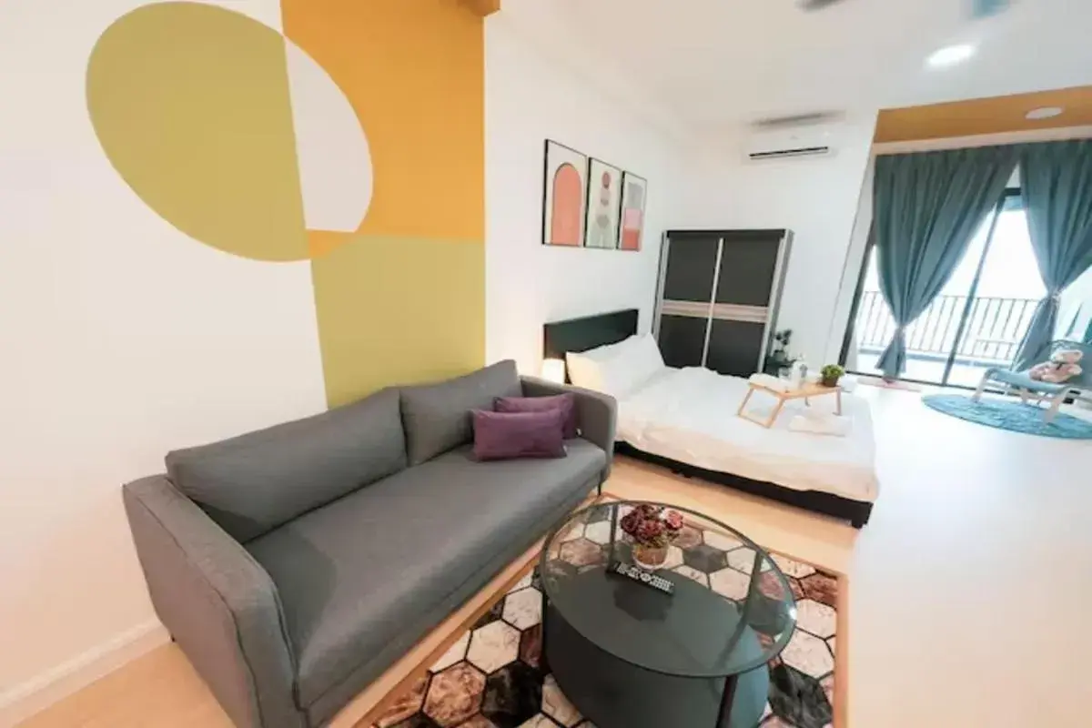 Studio with Balcony in Netizen Cozy Suite By GUESTONIC Studio with Balcony in Netizen Cozy Suite By GUESTONIC