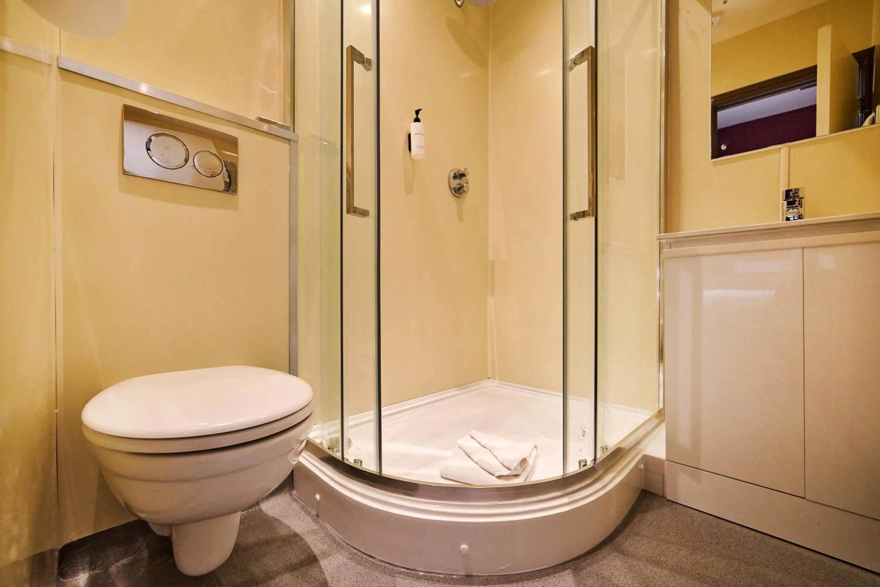 Bathroom in The Rutland Hotel