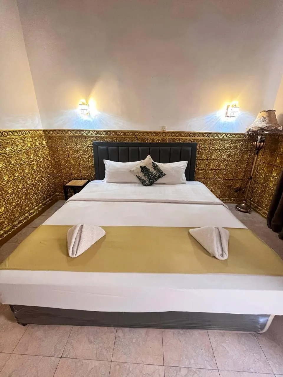 Bed in Le Hotel Hotel Phnom Penh