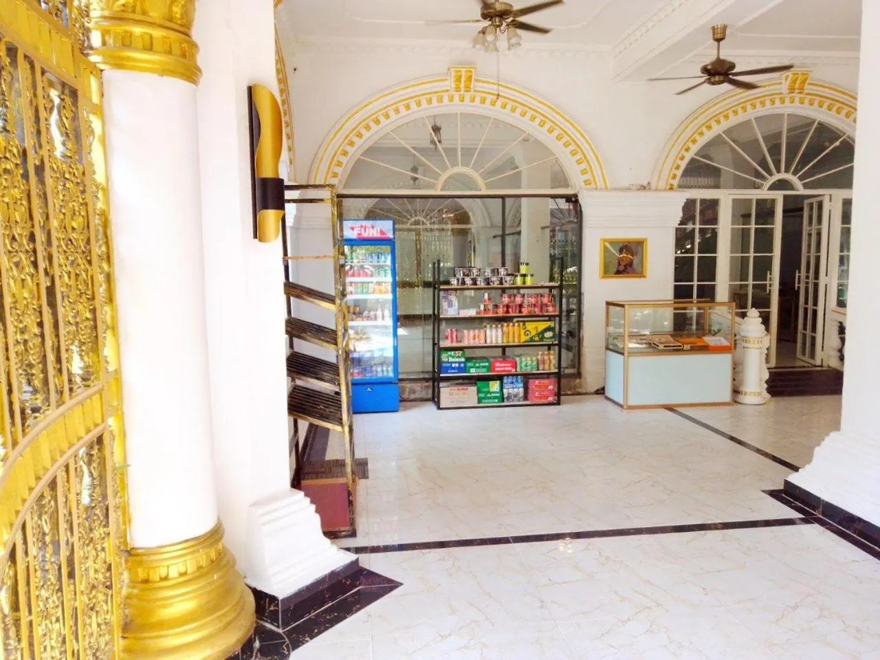 Restaurant/places to eat in Le Hotel Hotel Phnom Penh