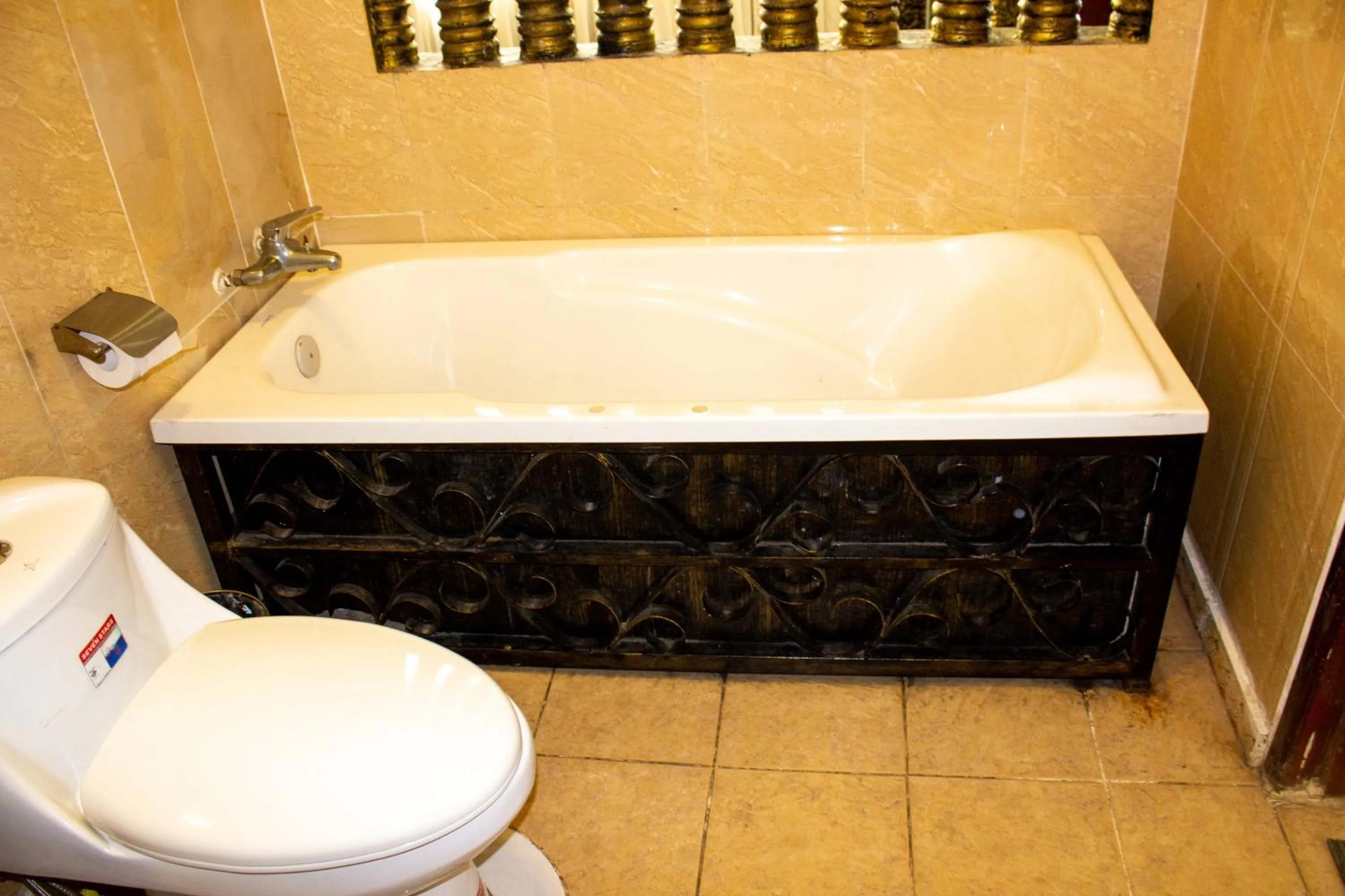 Bath in Le Hotel Hotel Phnom Penh