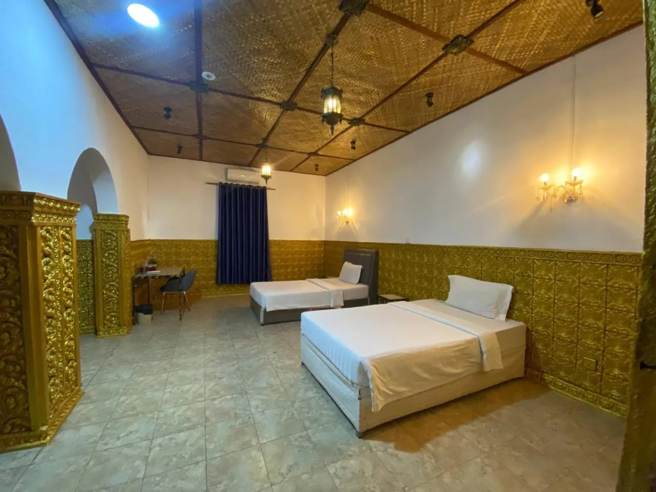 Bed in Le Hotel Hotel Phnom Penh