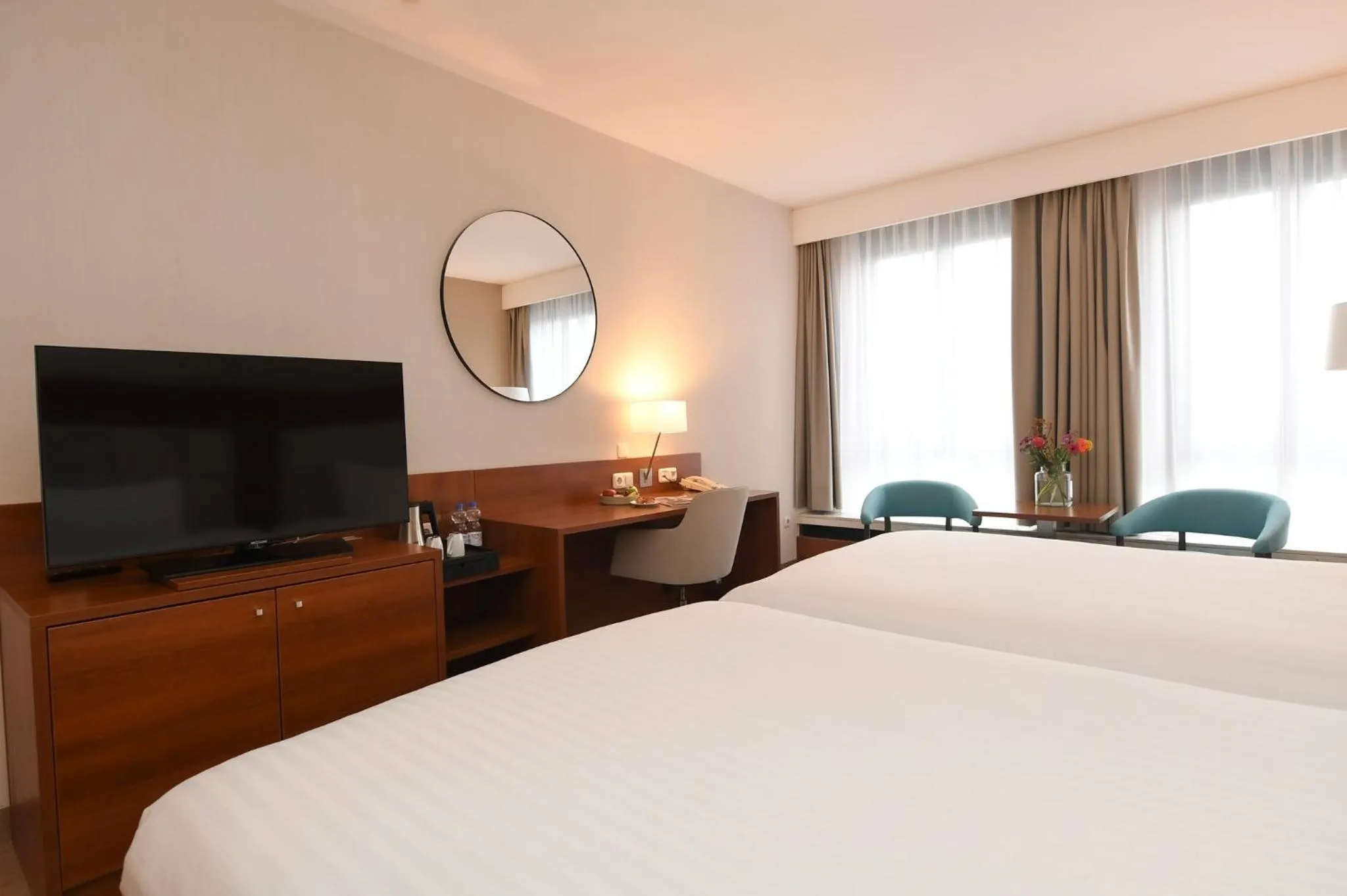 Photo of the whole room, Bed in Crowne Plaza Maastricht by IHG