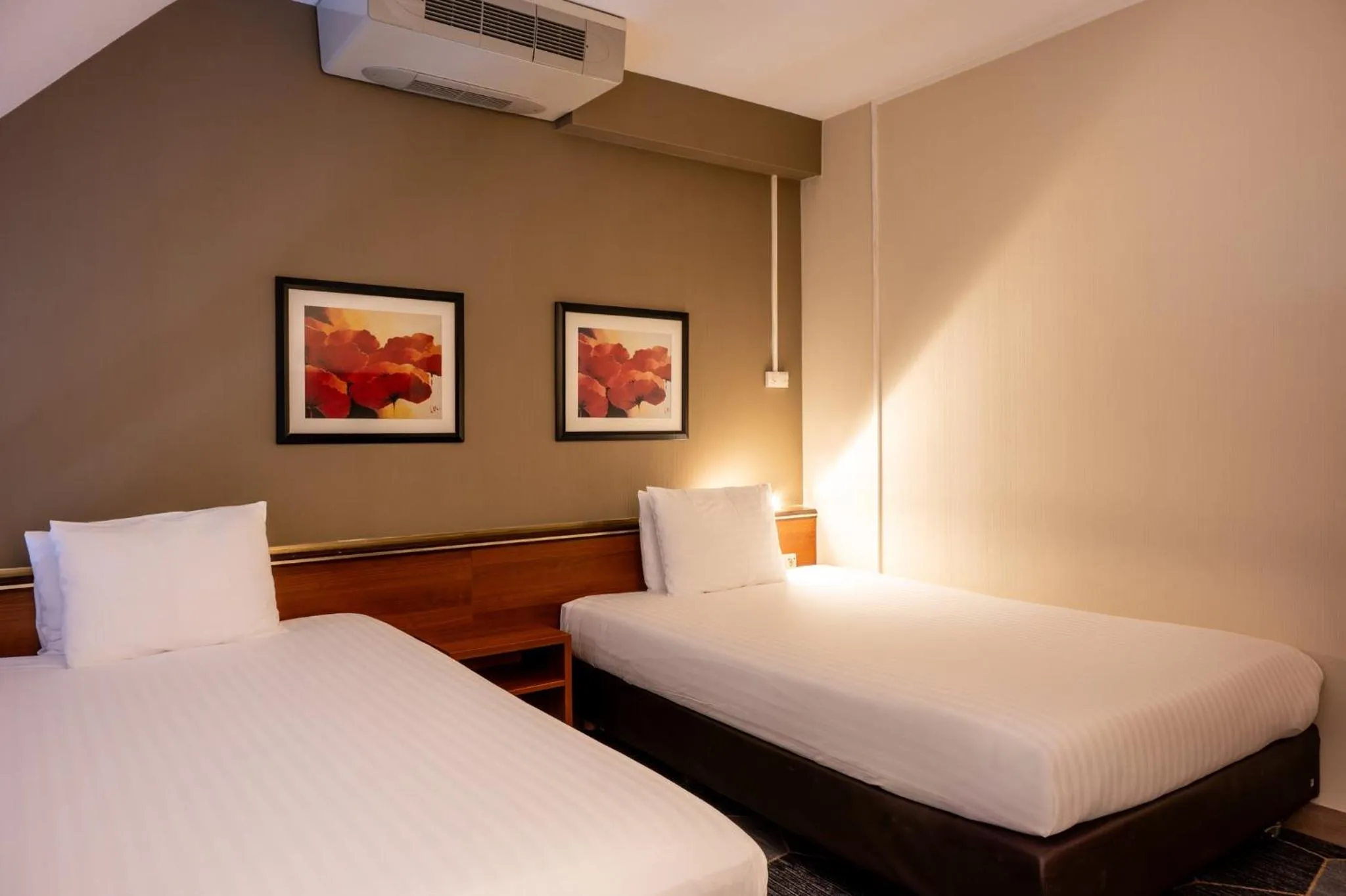 Photo of the whole room, Bed in Crowne Plaza Maastricht by IHG