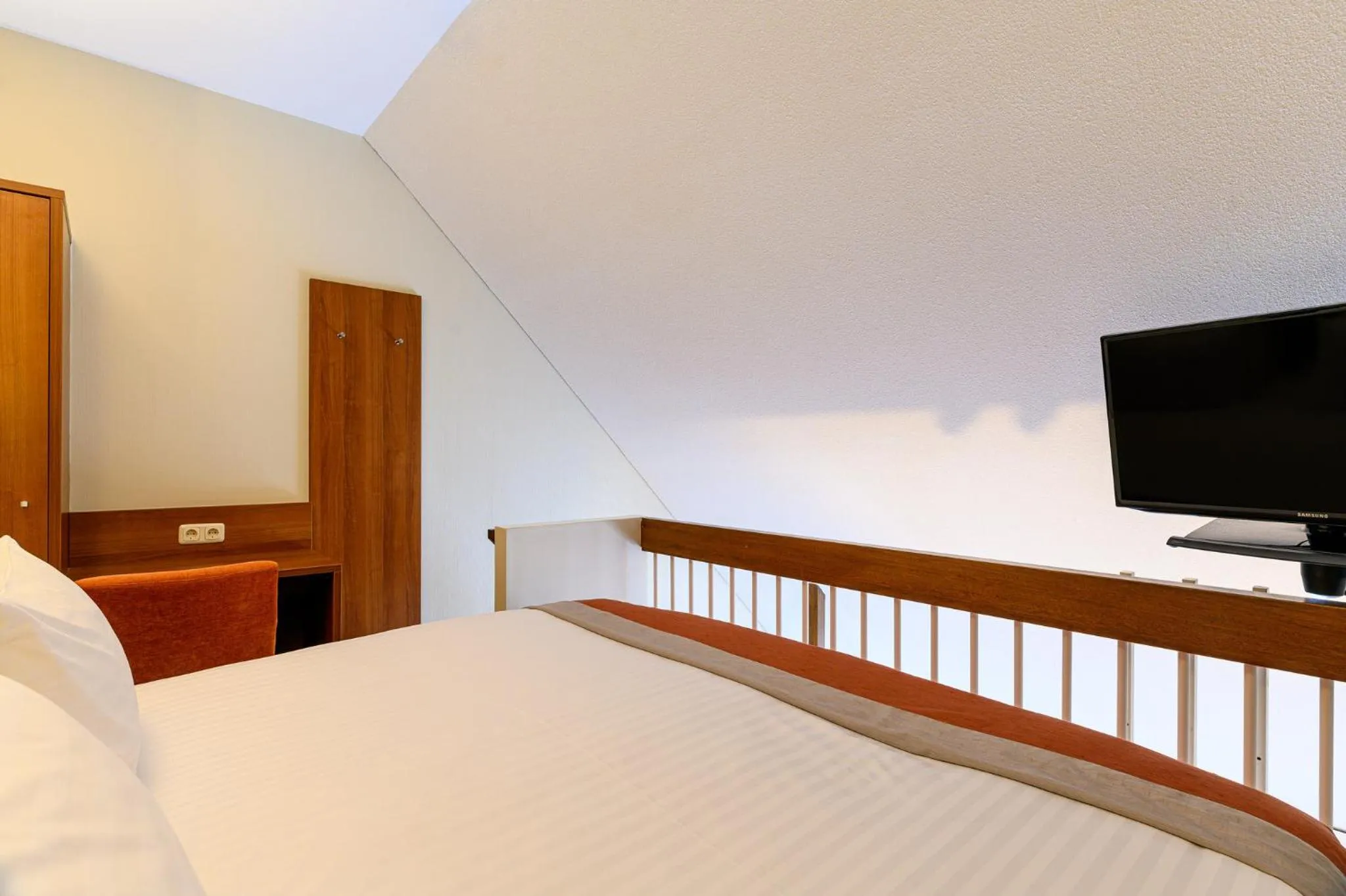 Photo of the whole room, Bed in Crowne Plaza Maastricht by IHG