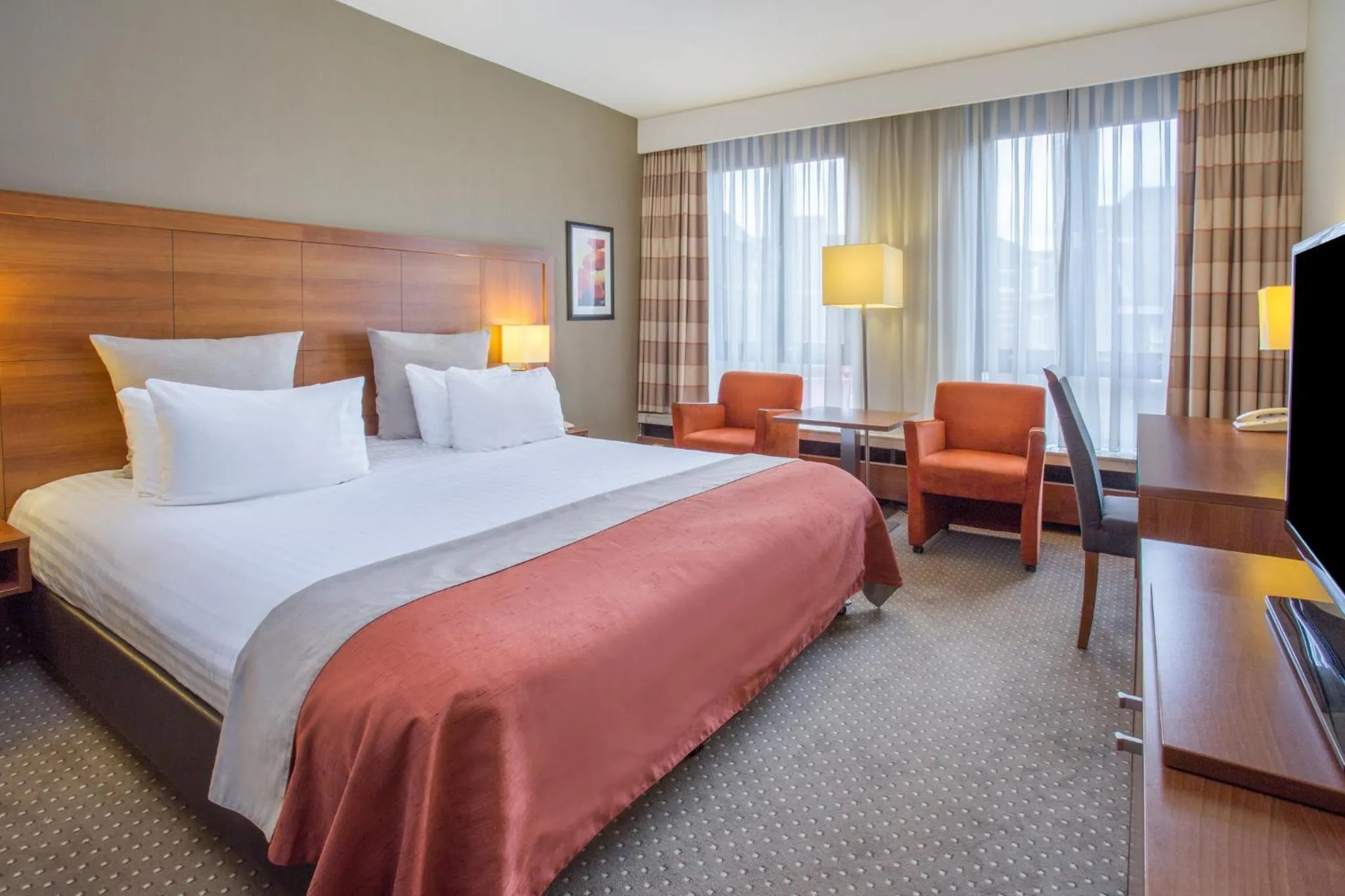 Photo of the whole room, Bed in Crowne Plaza Maastricht by IHG