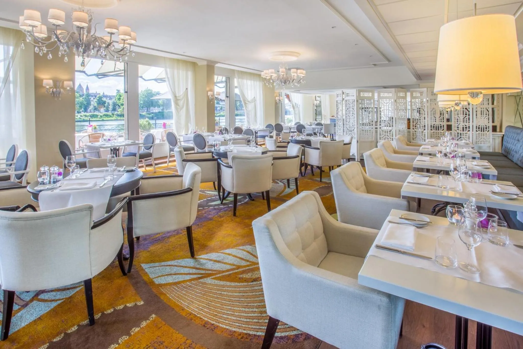 Restaurant/places to eat in Crowne Plaza Maastricht by IHG