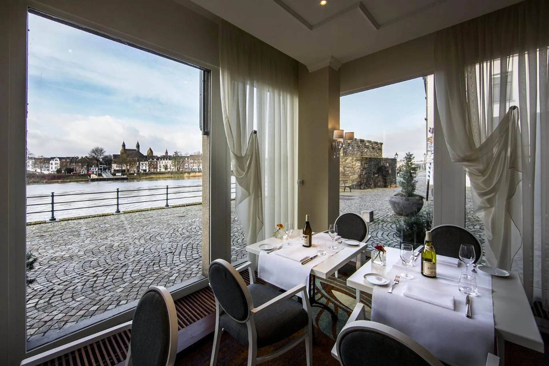 Restaurant/places to eat in Crowne Plaza Maastricht by IHG