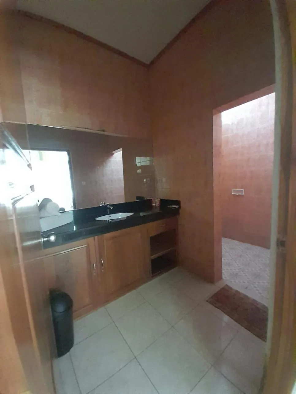 Shower in Hôtel La Belle Etoile