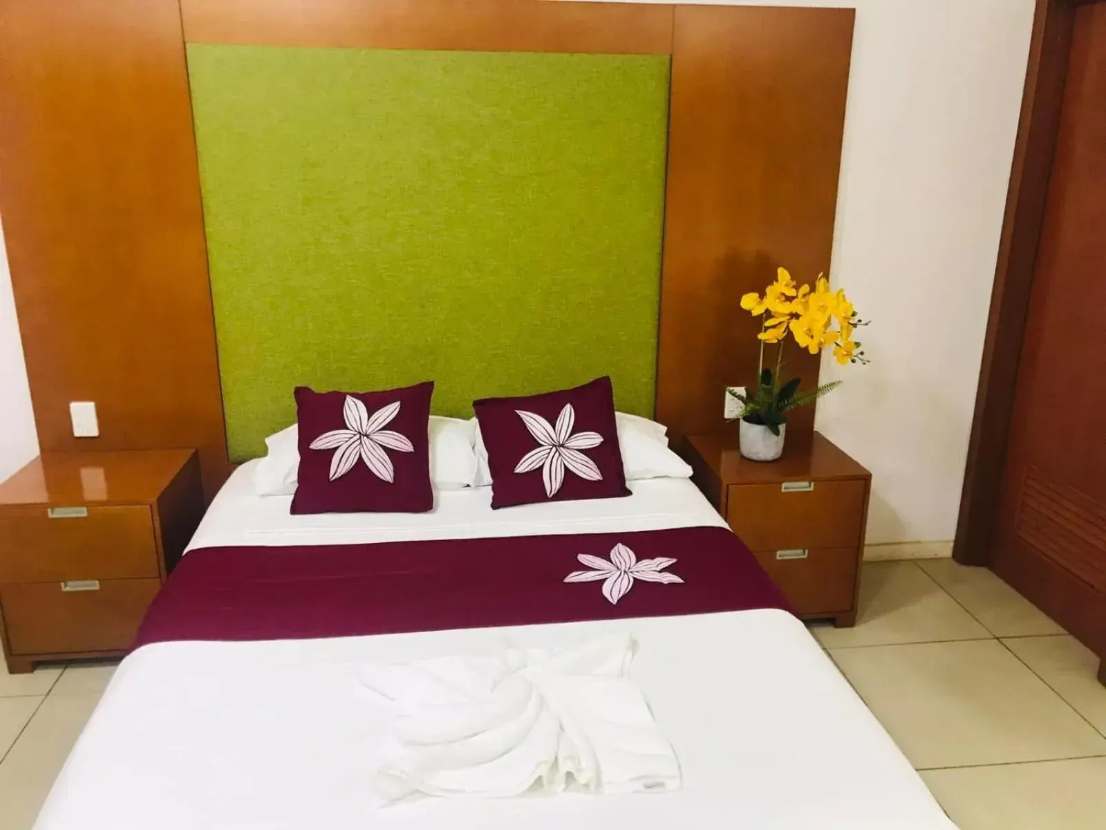 Double Room in Alec's Hotel Double Room in Alec's Hotel