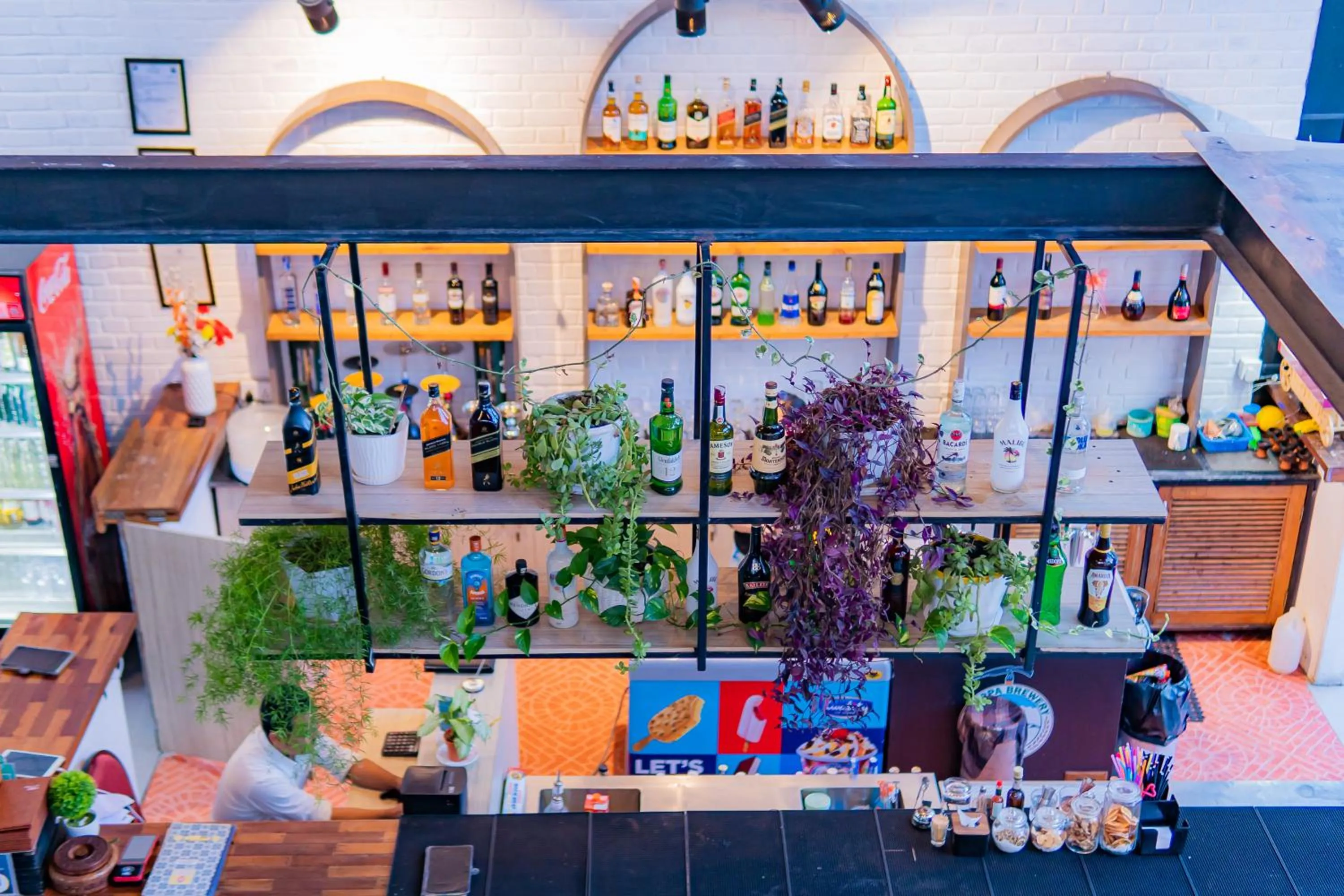 Lounge or bar in Majestic Lake Front Hotel & Suites