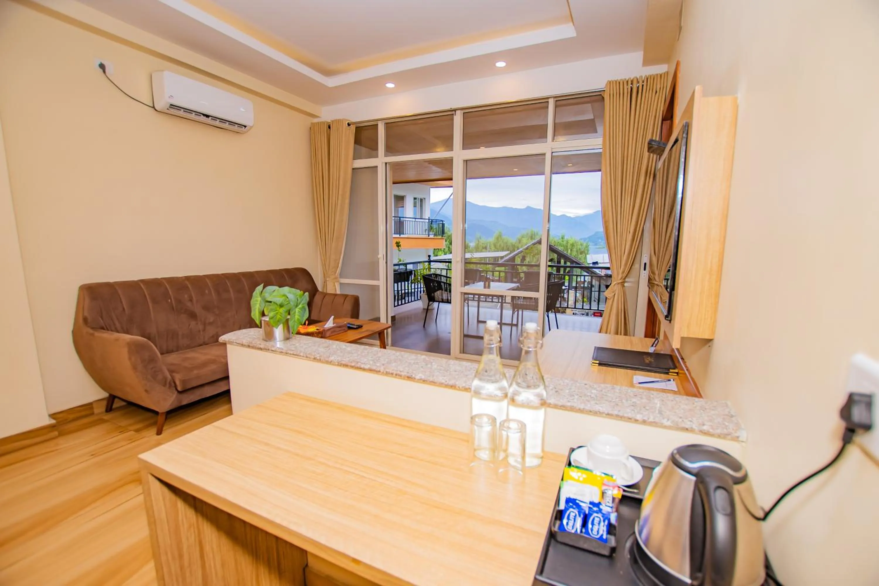 Living room in Majestic Lake Front Hotel & Suites