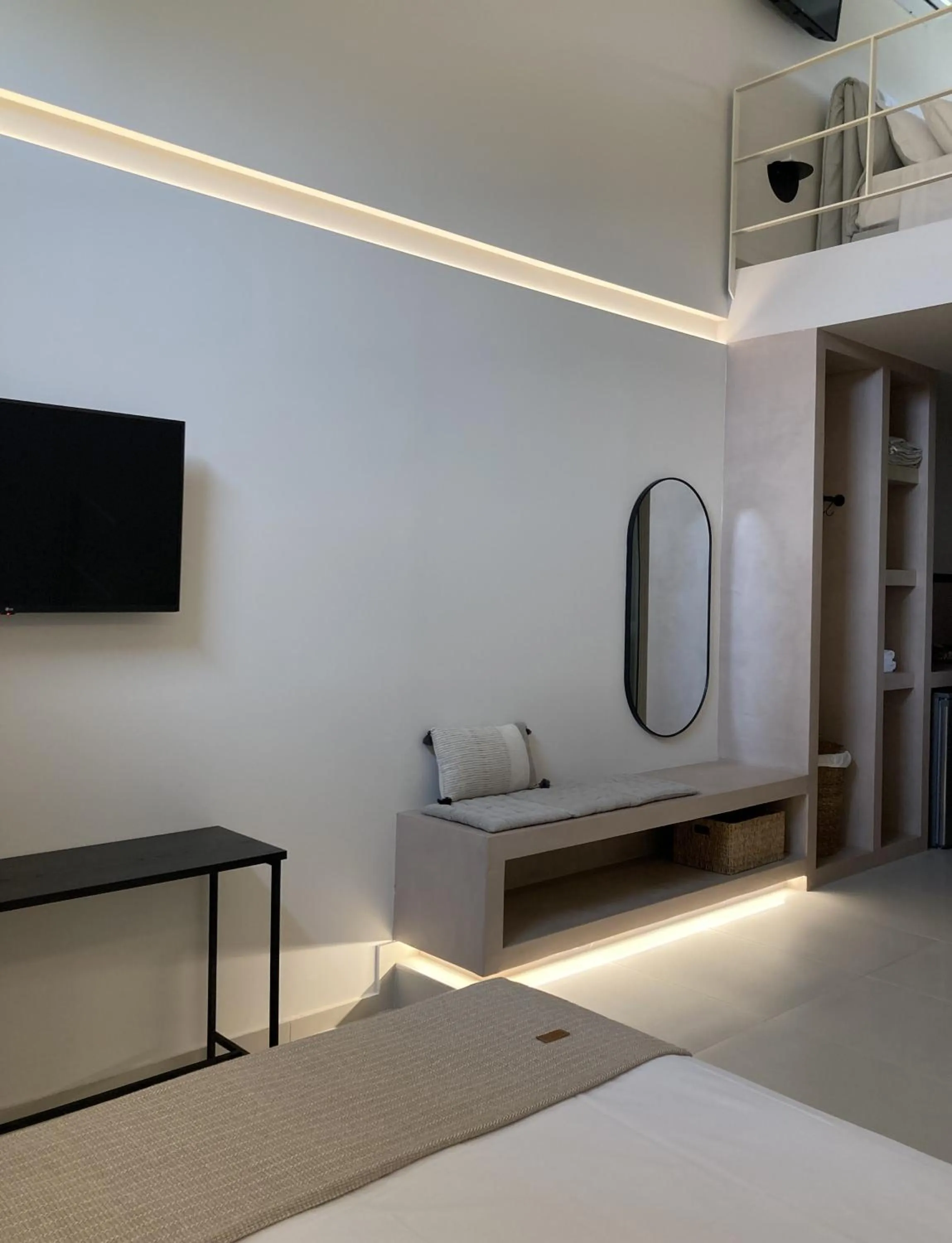 TV and multimedia in Pnoe Eco Residences
